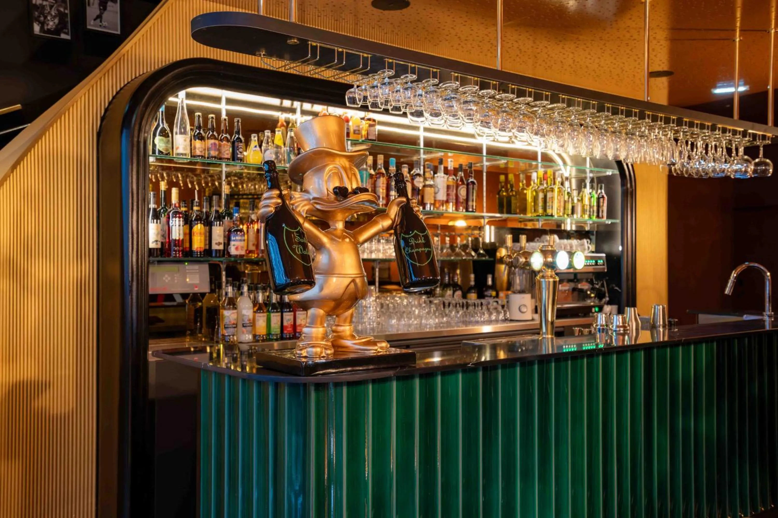 Lounge or bar in Hôtel et Restaurant Le Regina