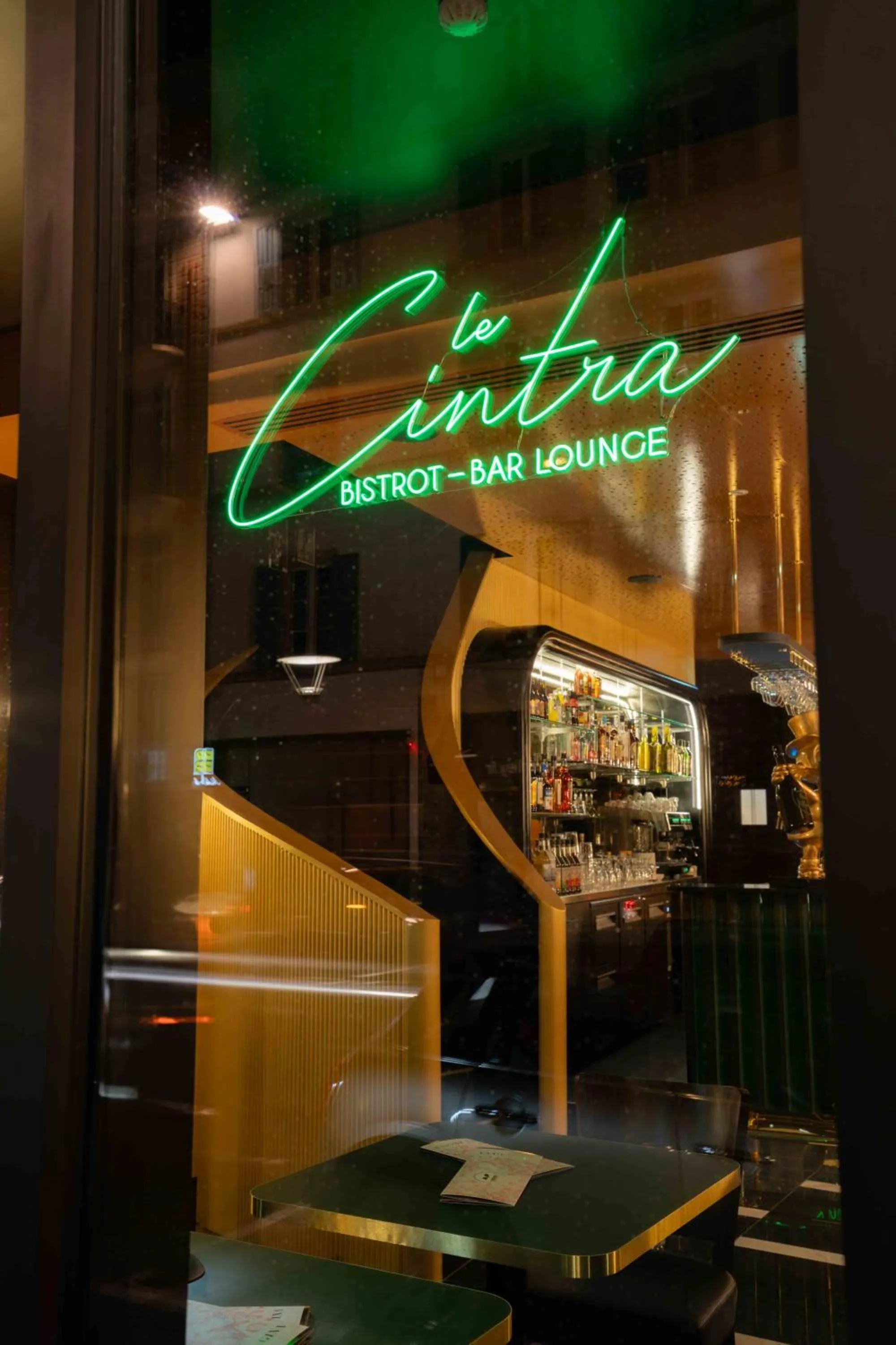 Property logo or sign in Hôtel et Restaurant Le Regina