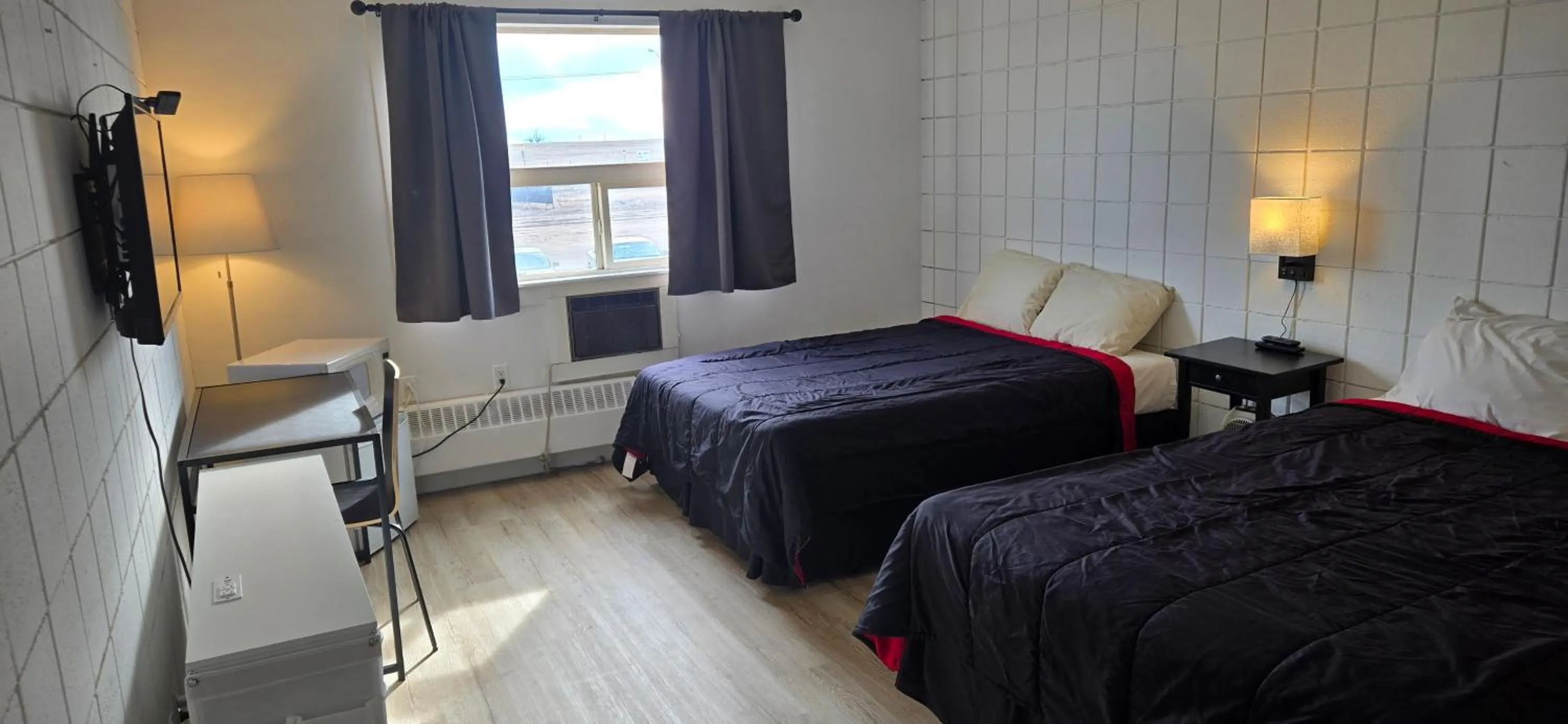 Bedroom, Bed in New Frontier Hotel