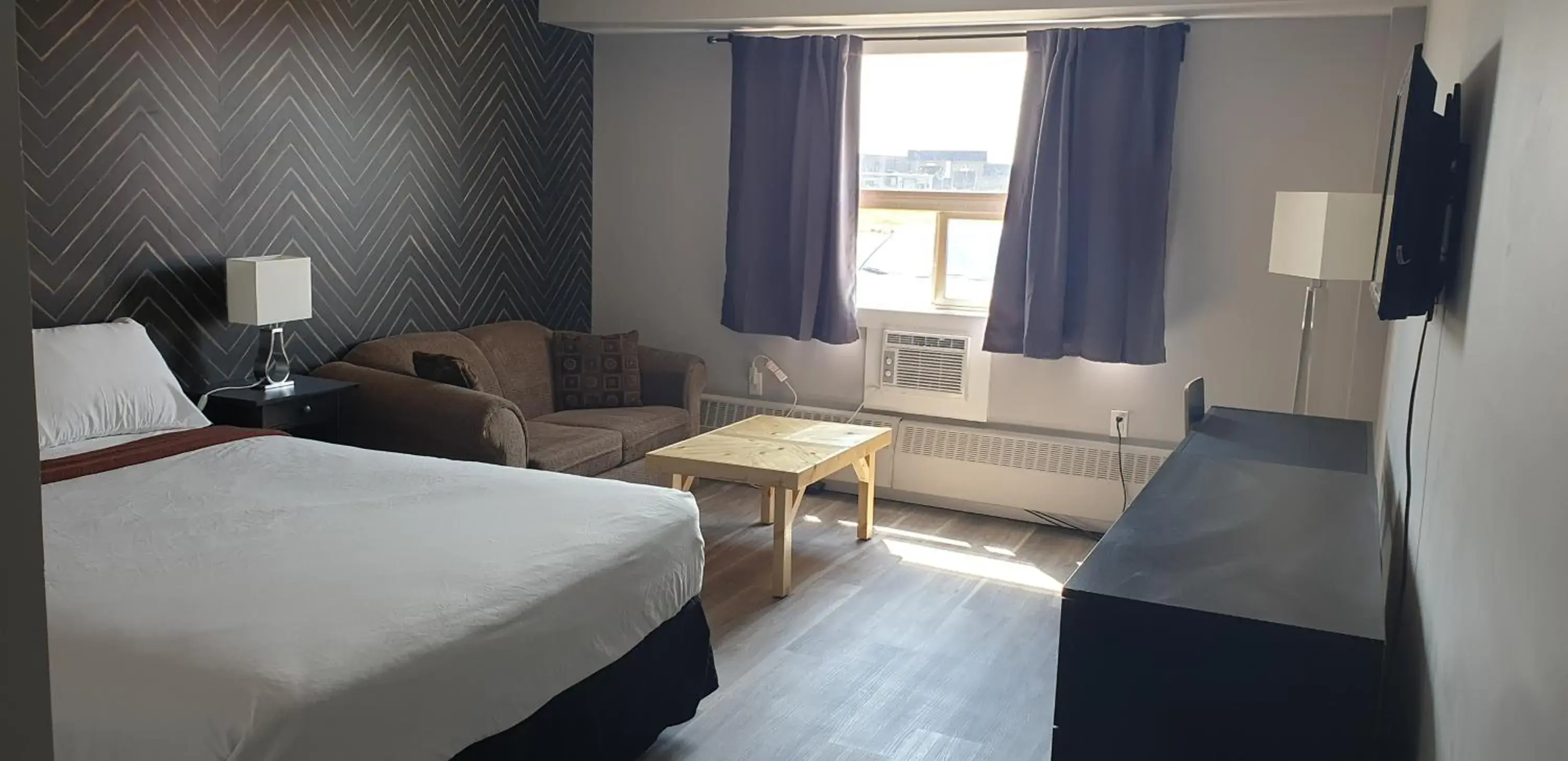 Deluxe Queen Room in New Frontier Hotel Deluxe Queen Room in New Frontier Hotel