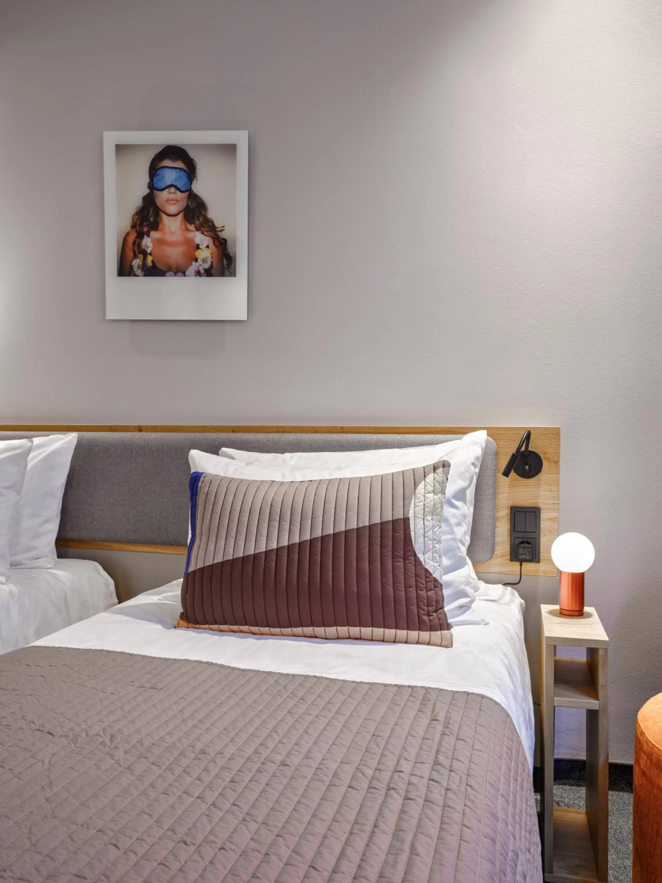 Photo of the whole room, Bed in Flemings Hotel Frankfurt-Central