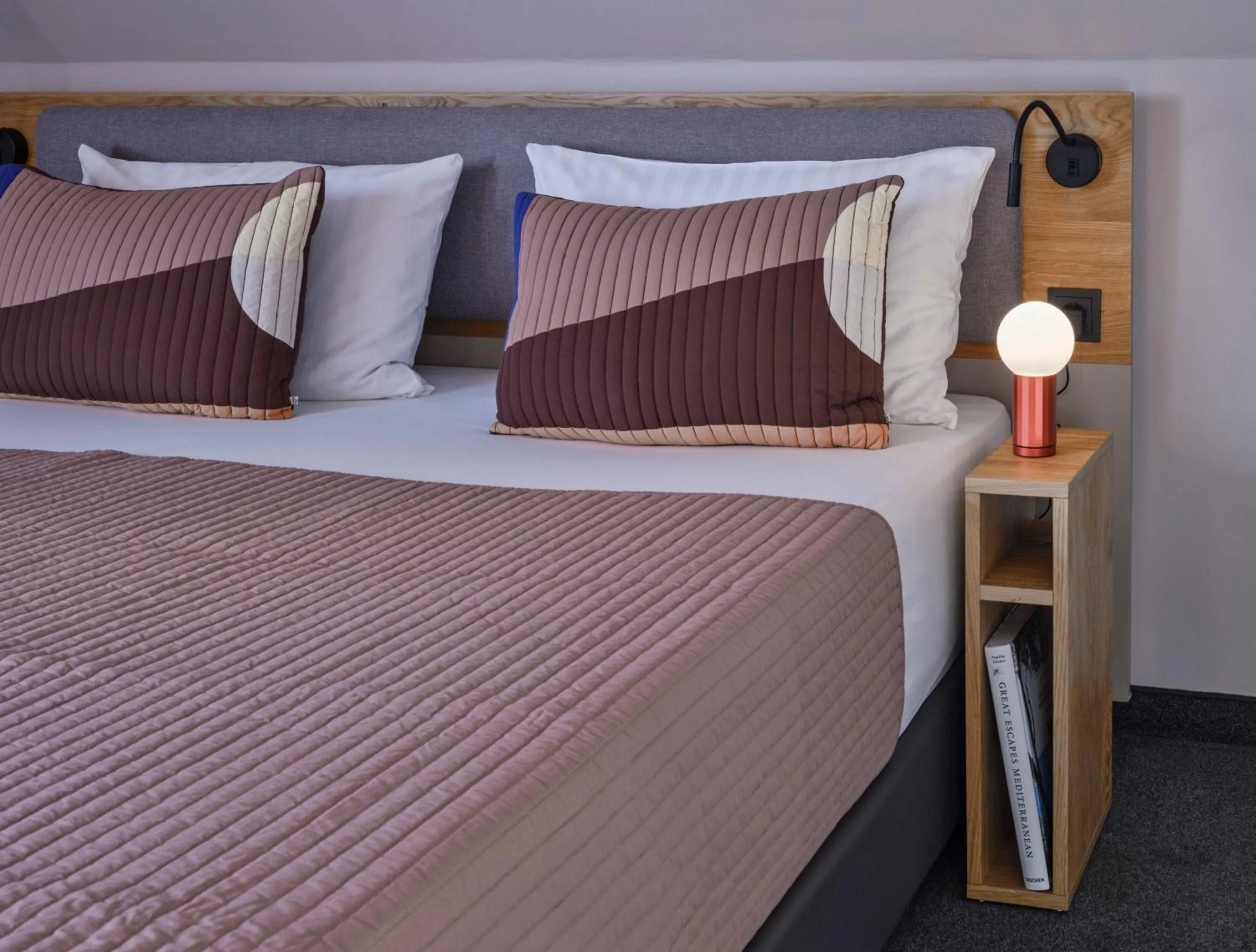 Photo of the whole room, Bed in Flemings Hotel Frankfurt-Central