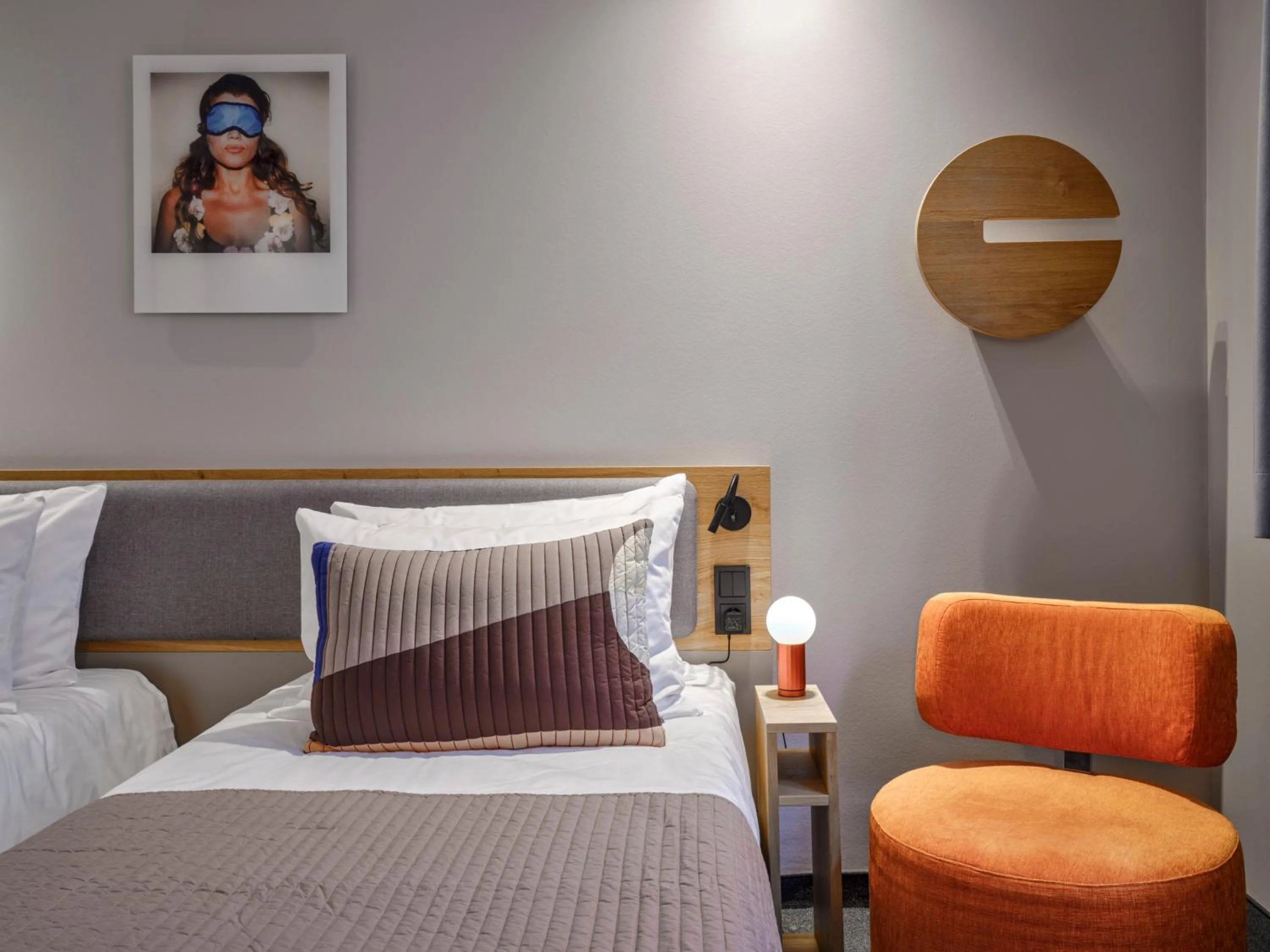 Photo of the whole room, Bed in Flemings Hotel Frankfurt-Central