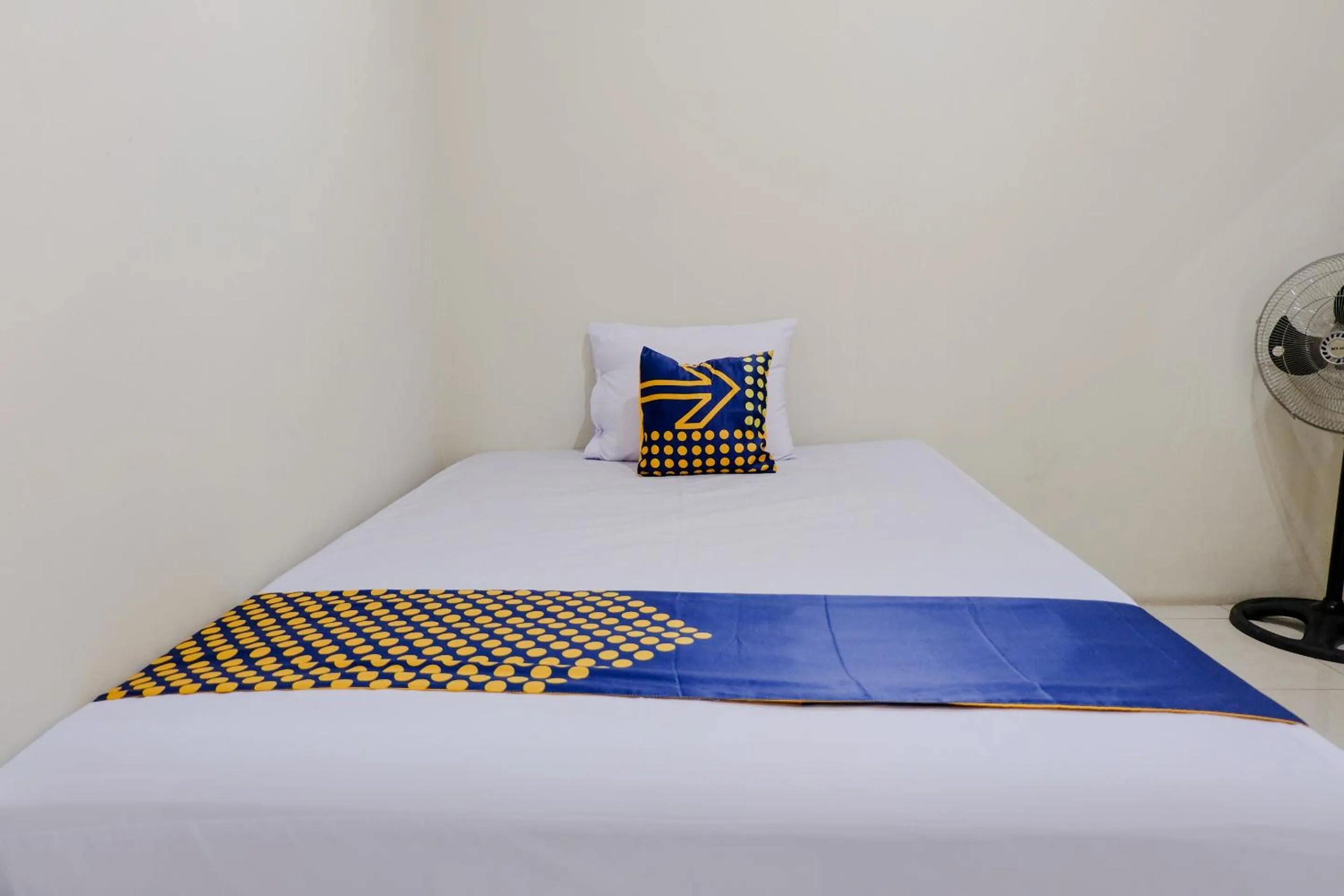 Bedroom in SPOT ON 2723 Gatsu Kost