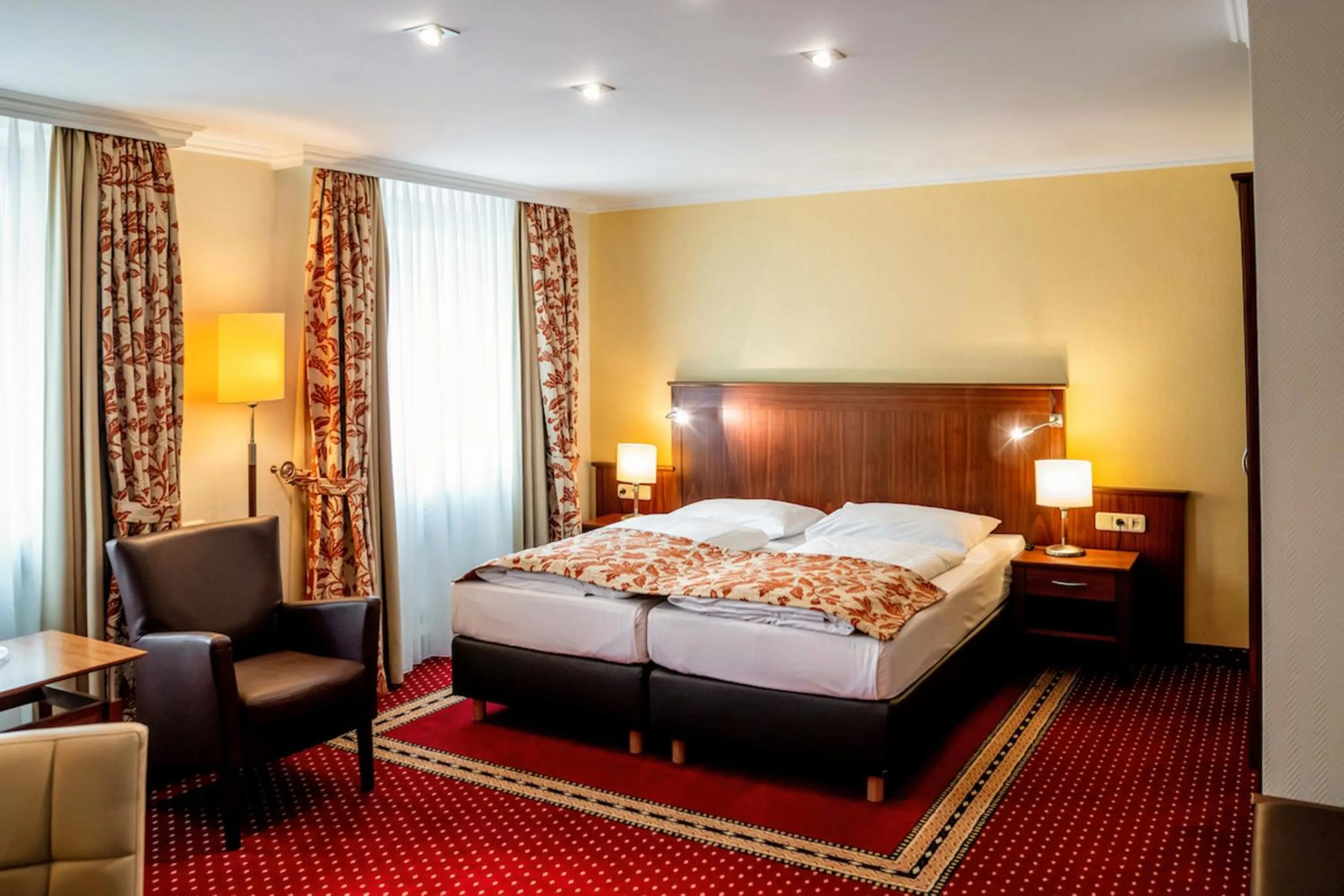 Photo of the whole room, Bed in Europäischer Hof