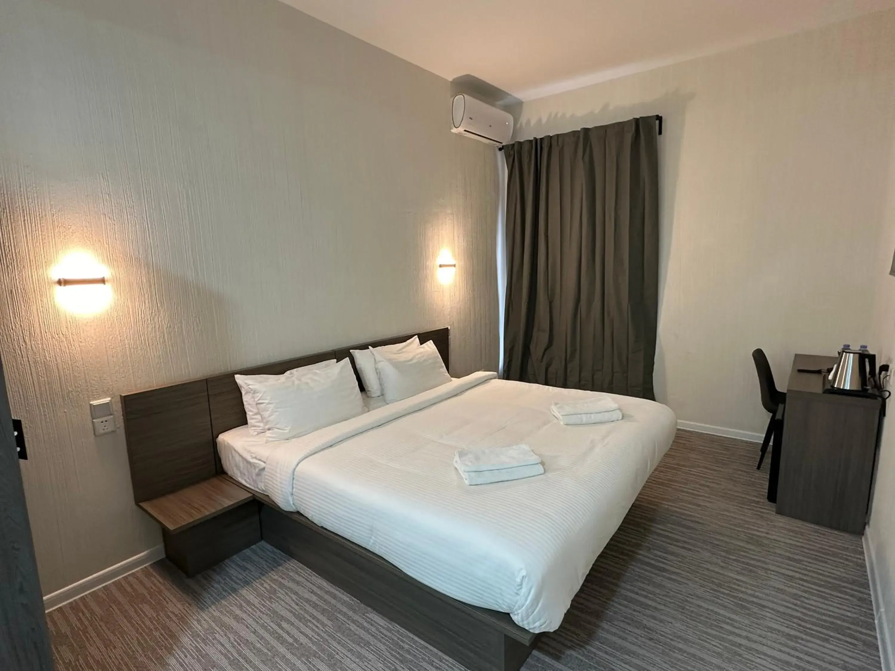 Standard Double or Twin Room - single occupancy in City Centre Hotel Standard Double or Twin Room - single occupancy in City Centre Hotel