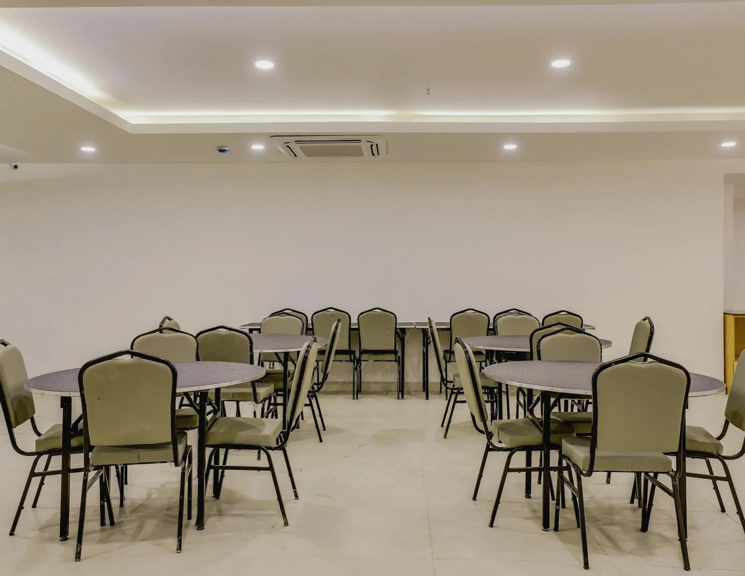 Restaurant/places to eat in Townhouse Siddharth Vihar Ghaziabad