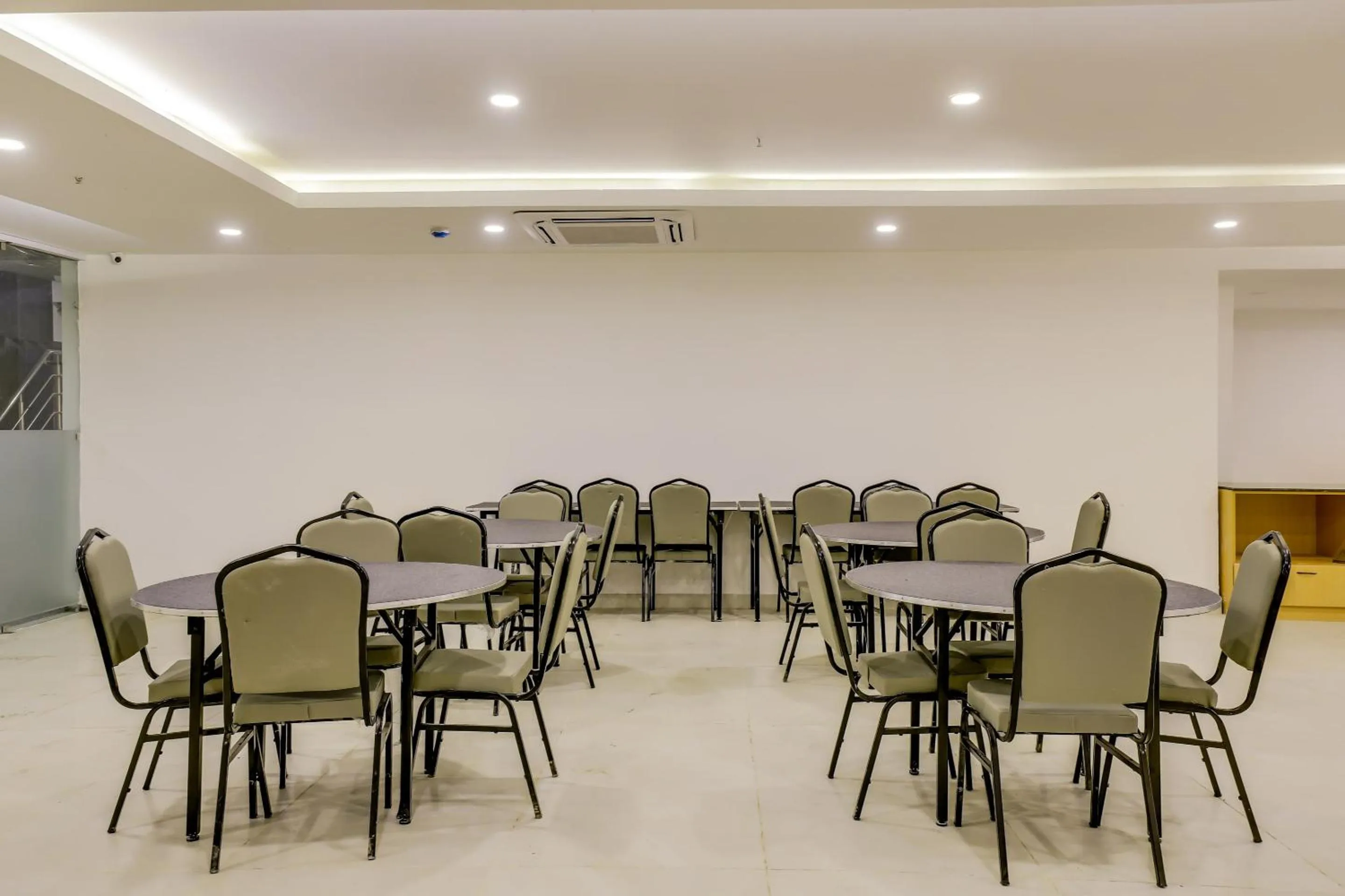 Restaurant/places to eat in Townhouse Siddharth Vihar Ghaziabad