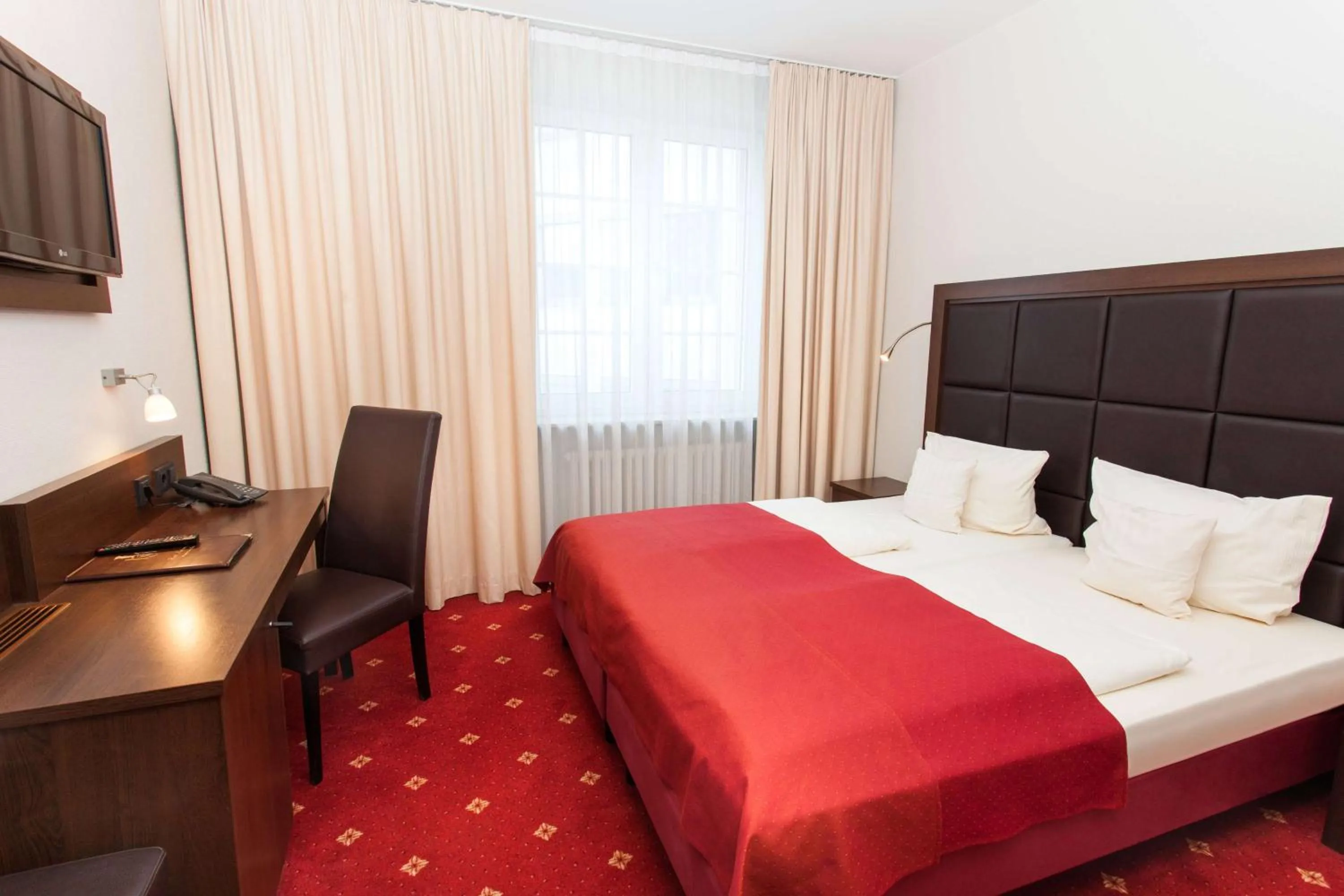 Photo of the whole room, Bed in Centro Hotel National Frankfurt City, Trademark Collection by Wyndham