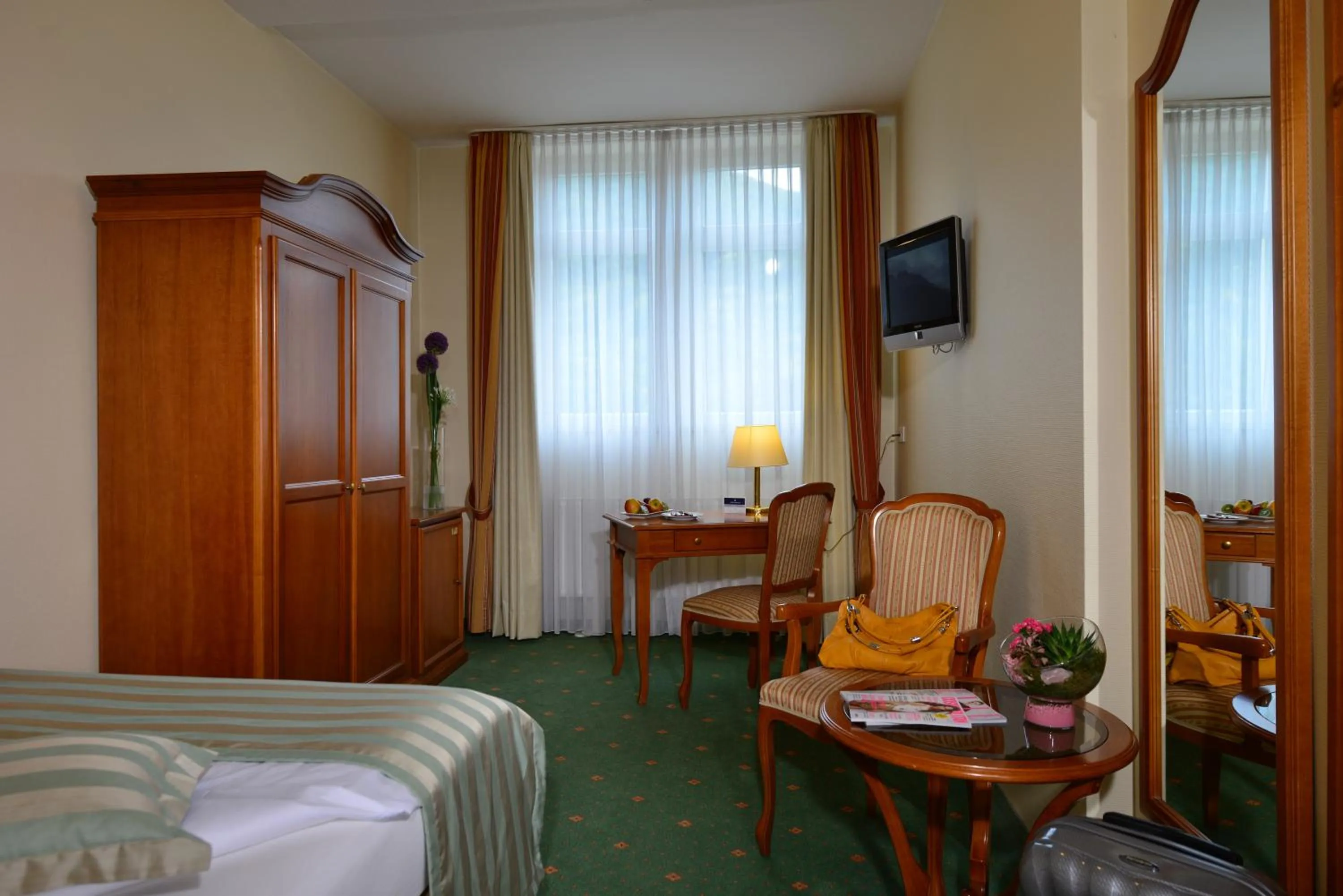 Photo of the whole room, Bed in City Partner Hotel Holländer Hof