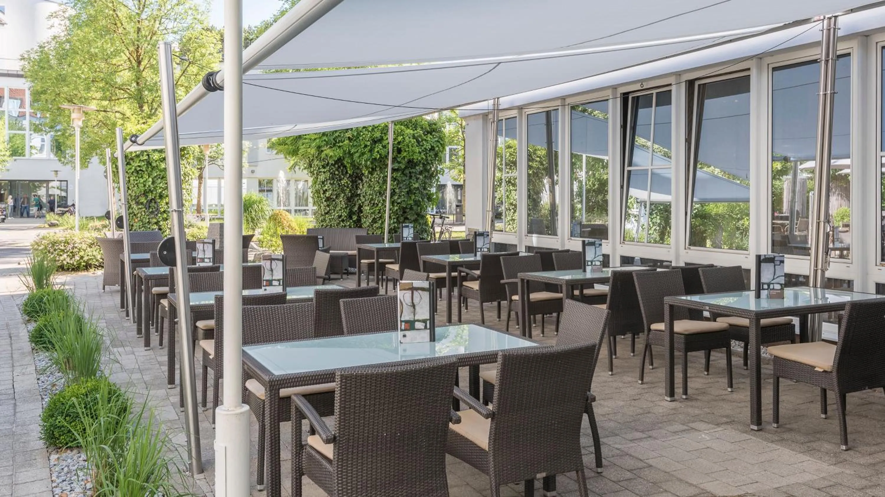 Lounge or bar in Holiday Inn Munich Unterhaching by IHG