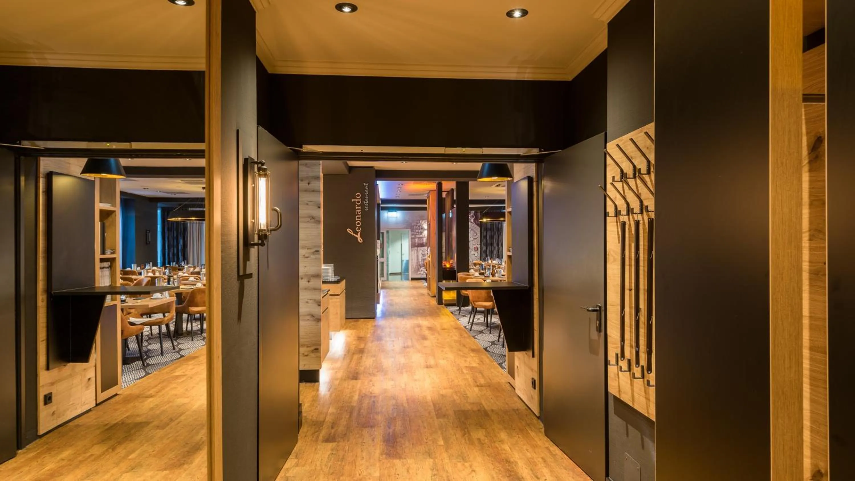 Restaurant/places to eat in Holiday Inn Munich Unterhaching by IHG