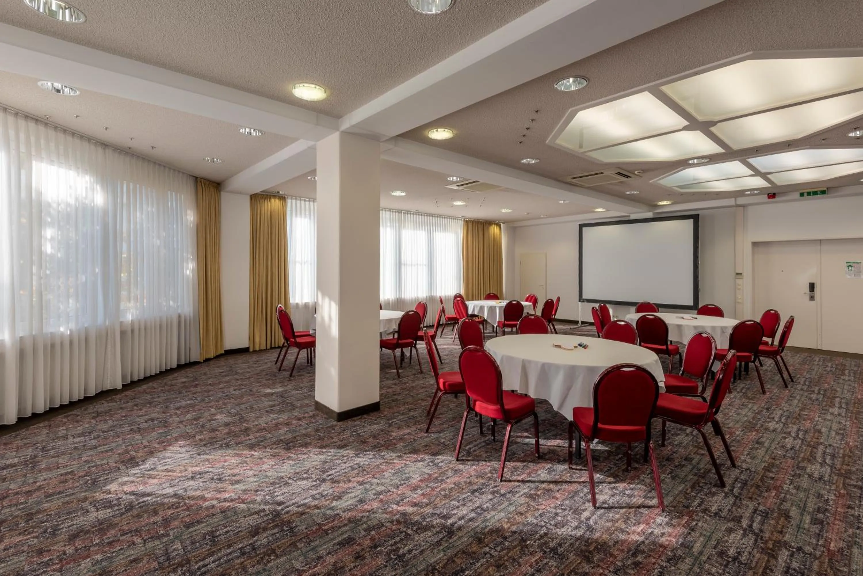 Meeting/conference room in Holiday Inn Munich Unterhaching by IHG