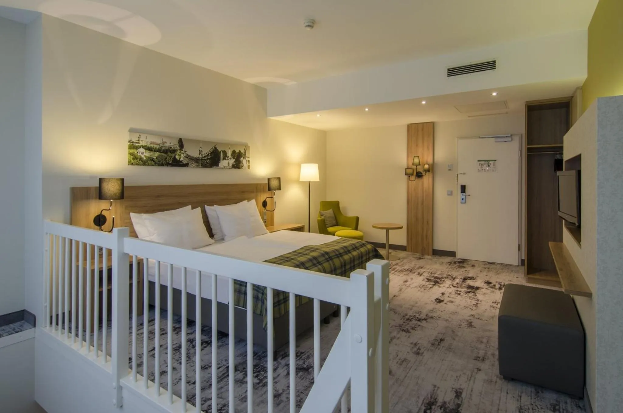 Photo of the whole room, Bed in Holiday Inn Munich Unterhaching by IHG