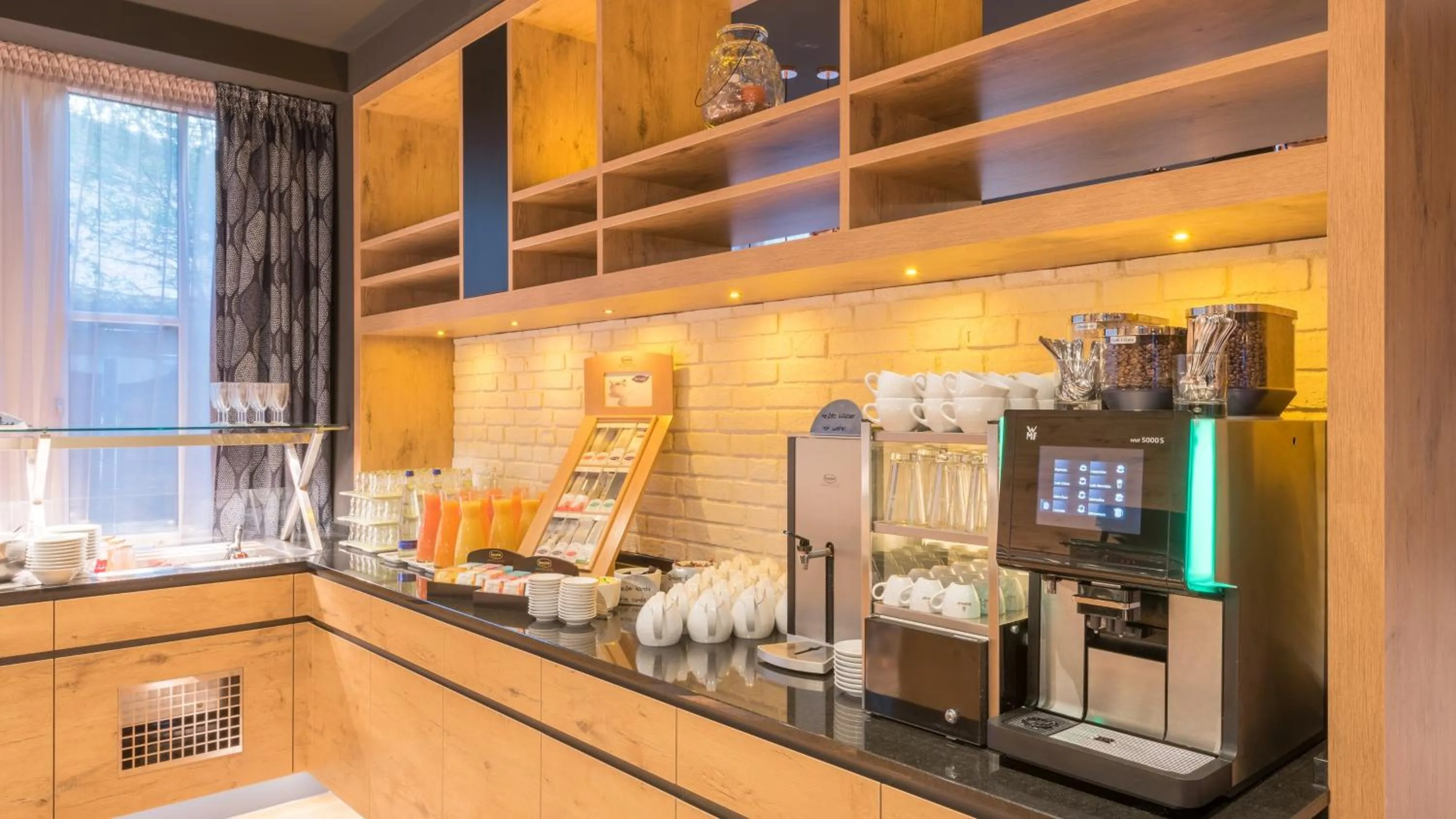 Restaurant/places to eat in Holiday Inn Munich Unterhaching by IHG