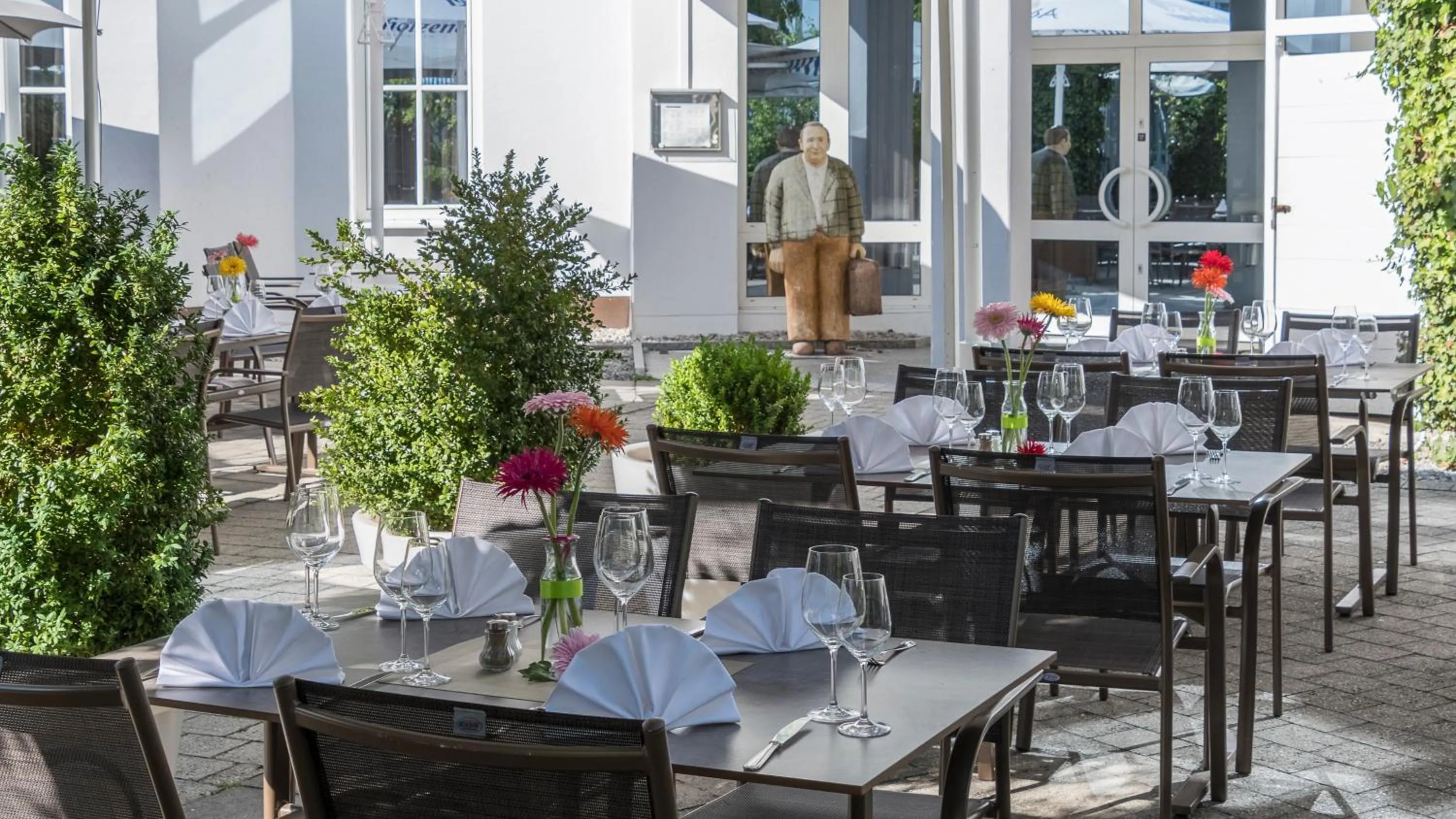 Restaurant/places to eat in Holiday Inn Munich Unterhaching by IHG