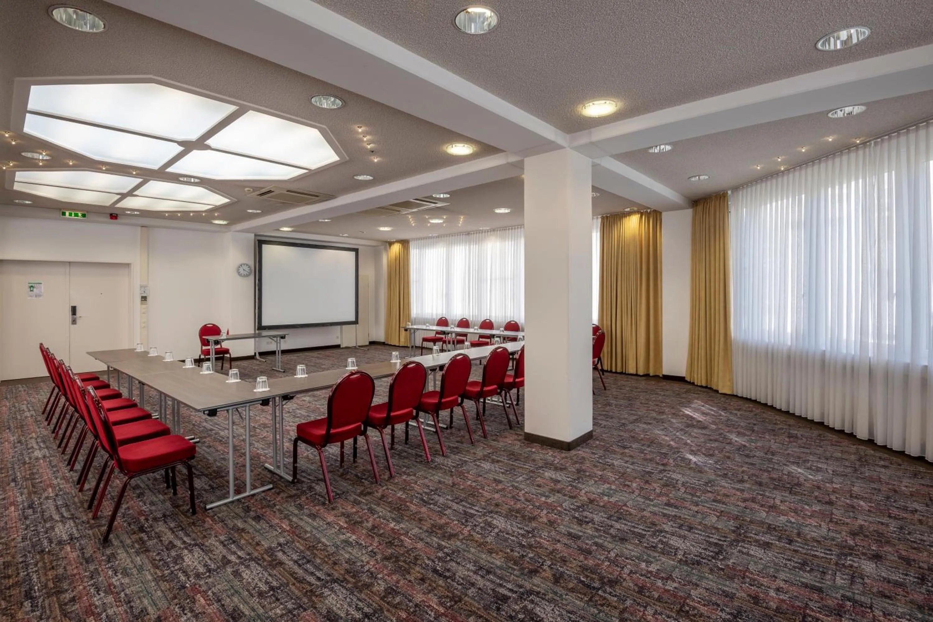 Meeting/conference room in Holiday Inn Munich Unterhaching by IHG