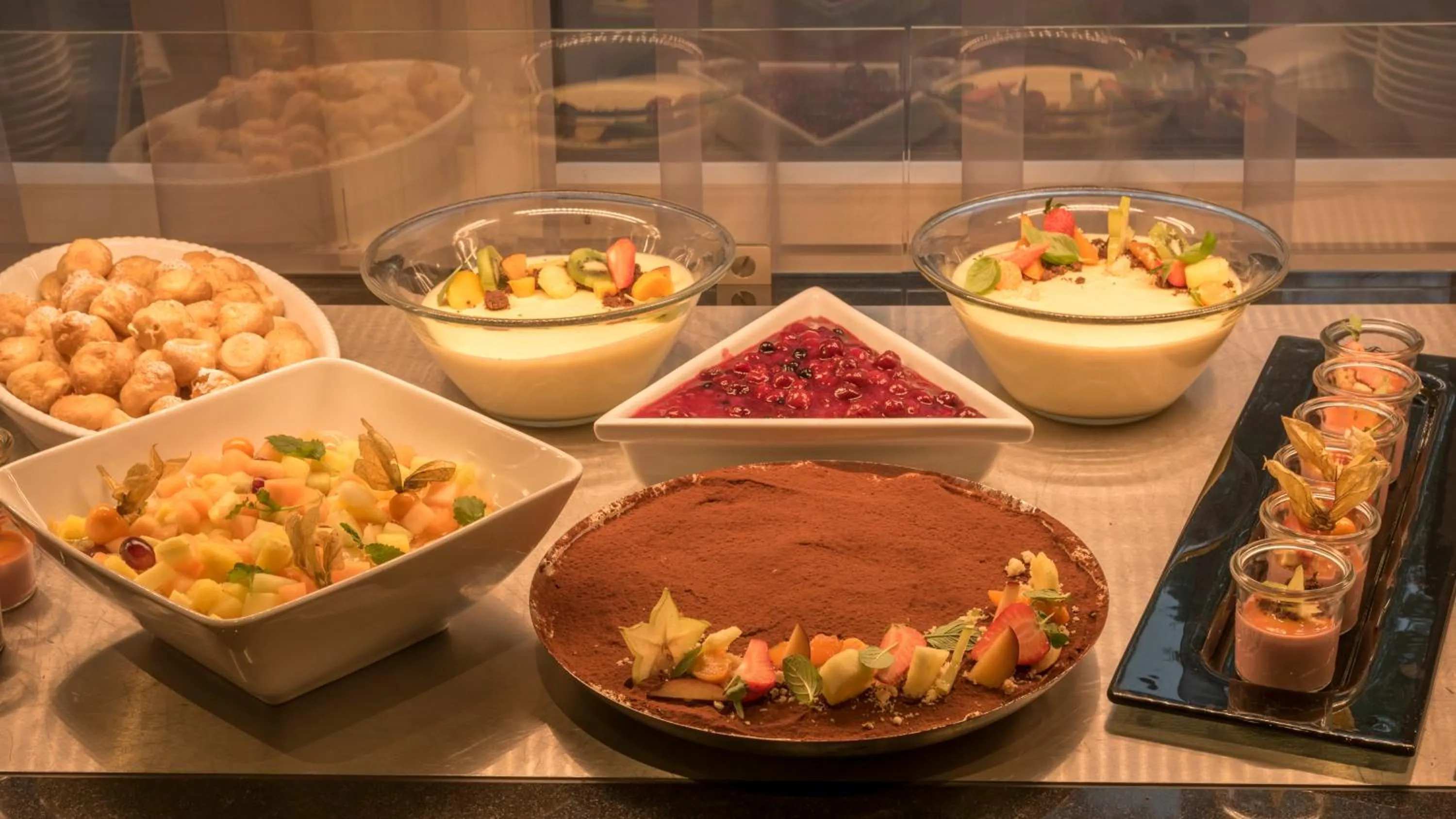 Restaurant/places to eat in Holiday Inn Munich Unterhaching by IHG