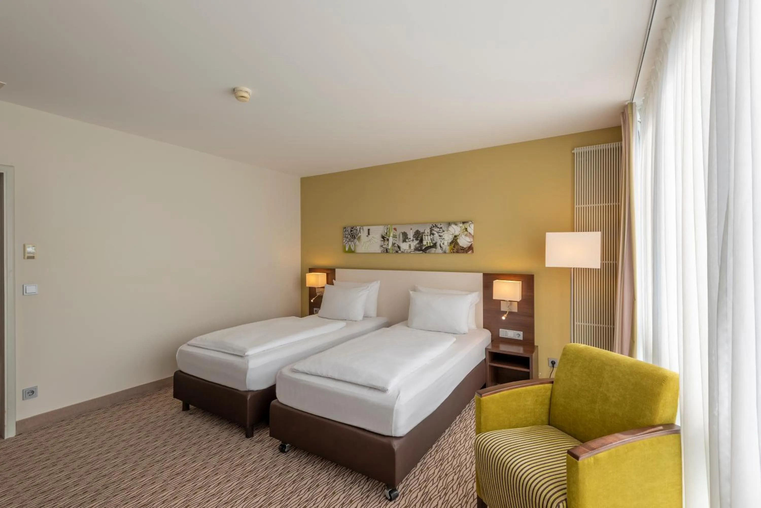 Photo of the whole room, Bed in Holiday Inn Munich Unterhaching by IHG