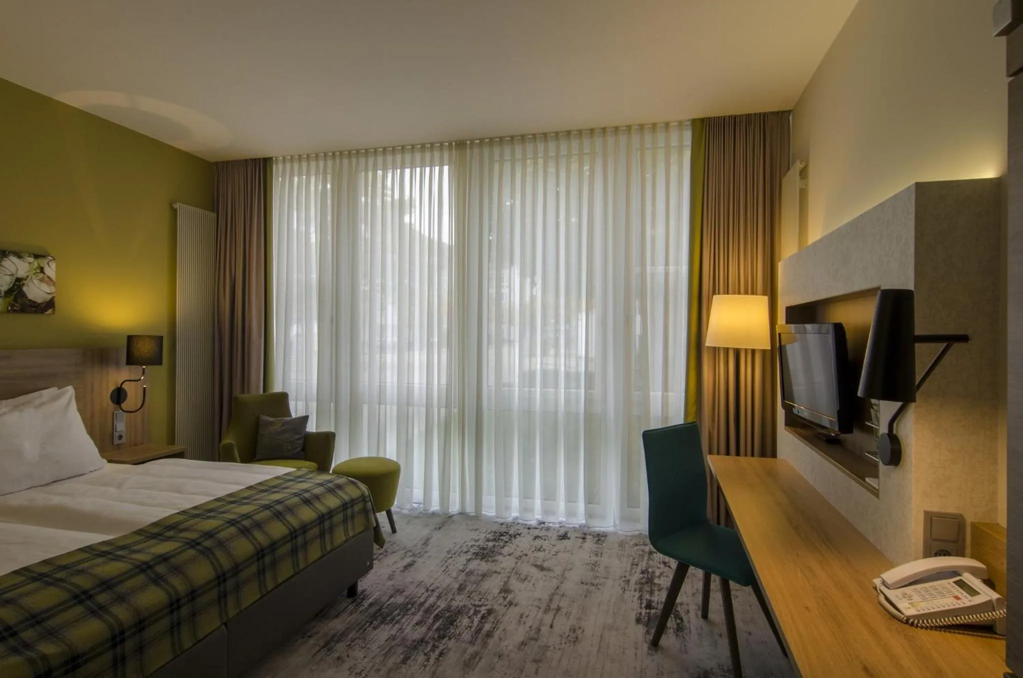 Photo of the whole room, Bed in Holiday Inn Munich Unterhaching by IHG