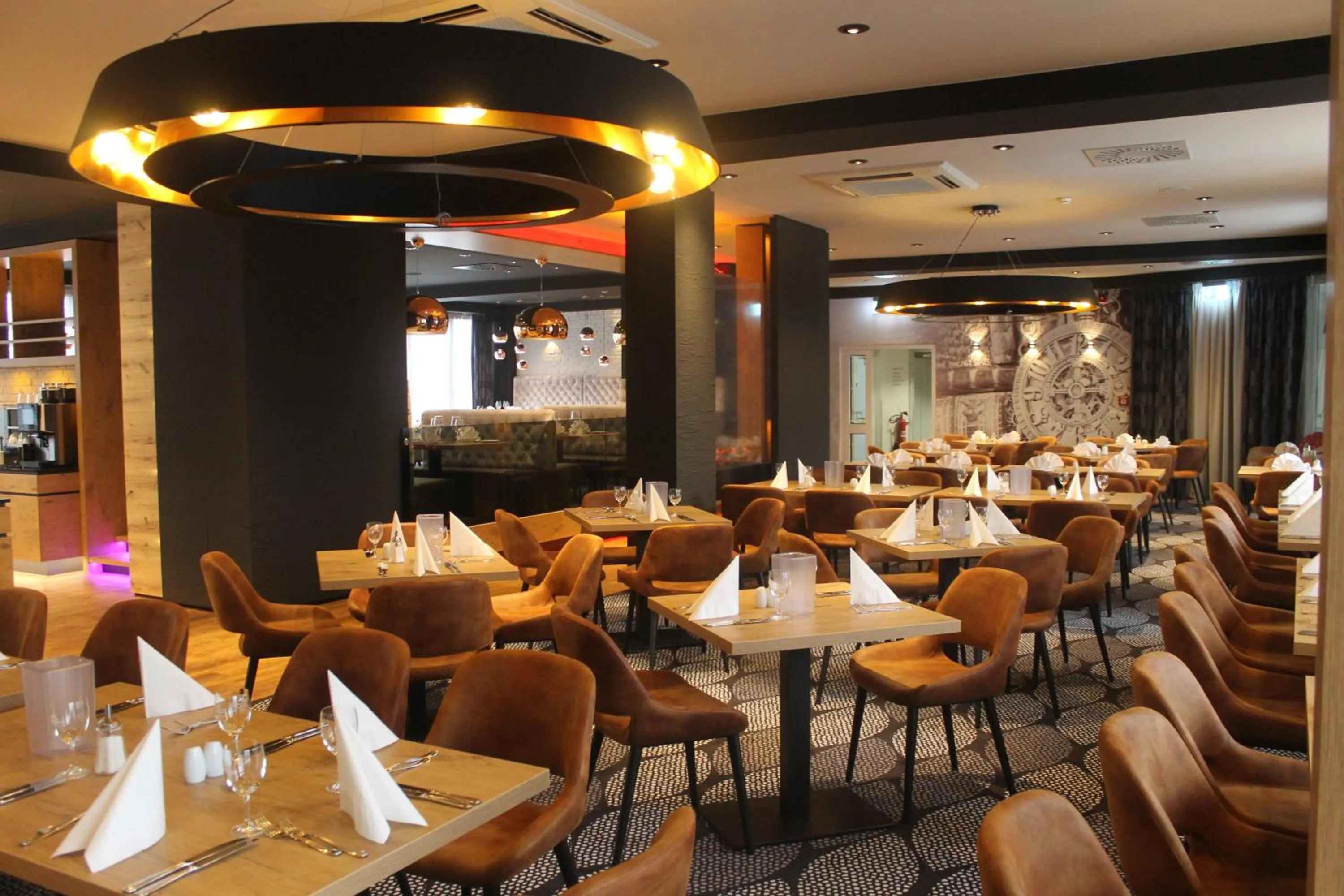 Restaurant/places to eat in Holiday Inn Munich Unterhaching by IHG