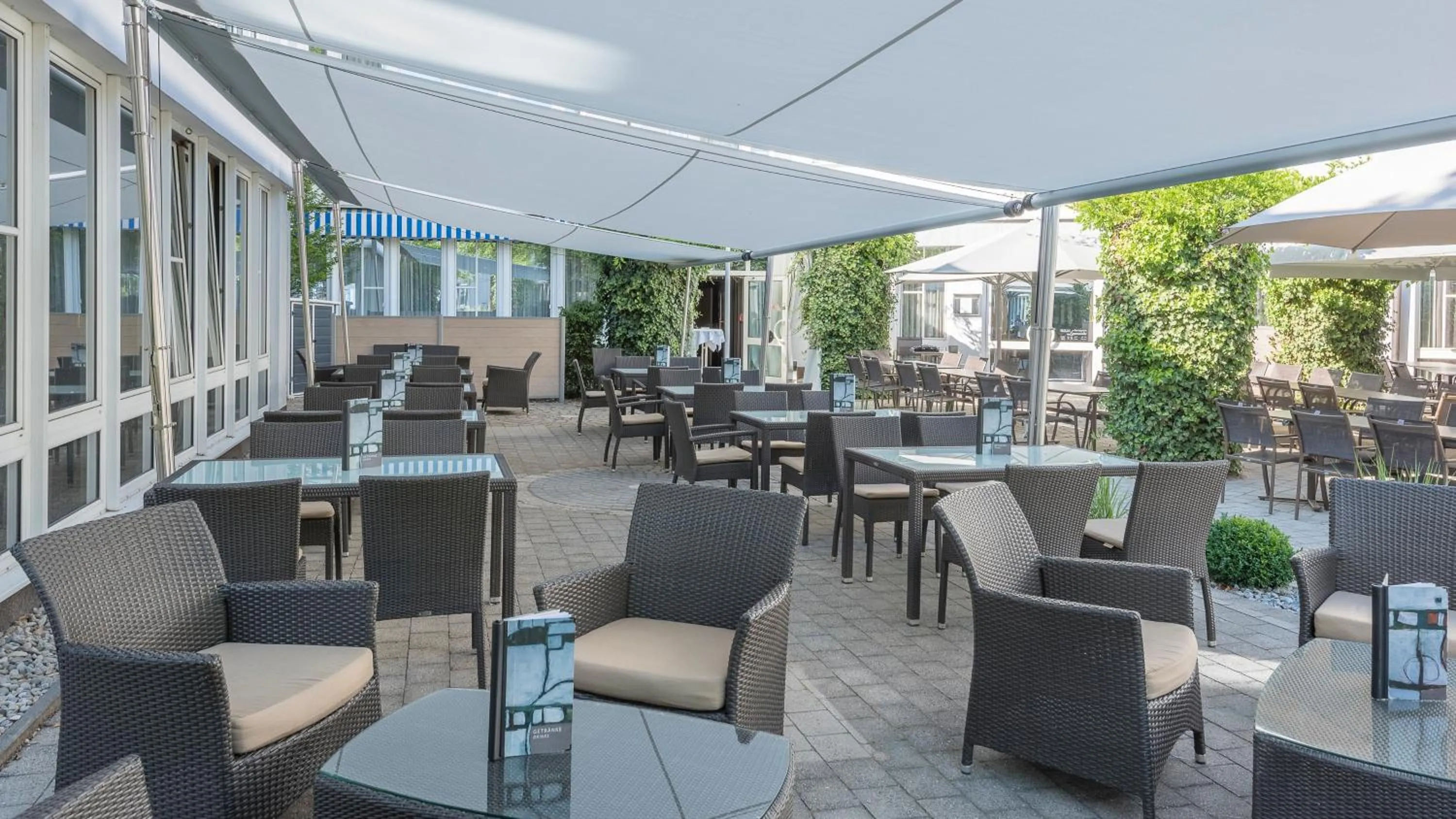 Lounge or bar in Holiday Inn Munich Unterhaching by IHG