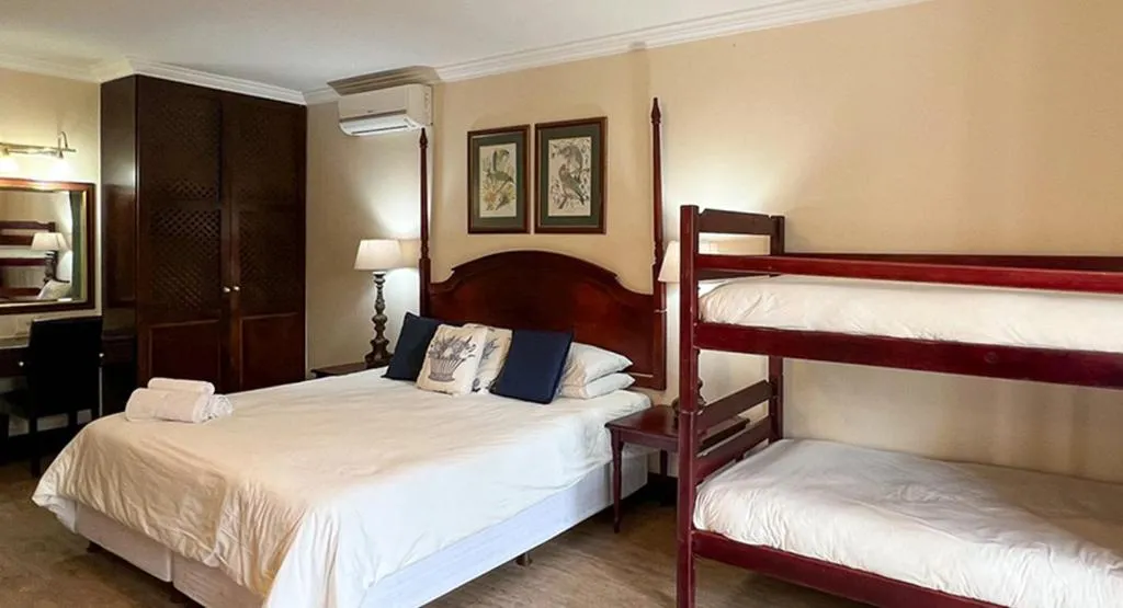 Bed in Far Hills Country Hotel