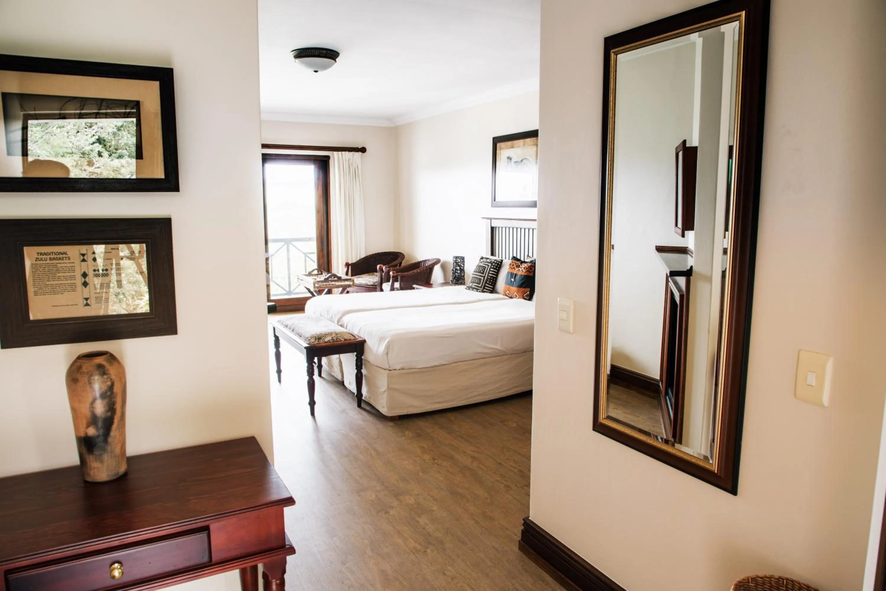 Bed in Far Hills Country Hotel