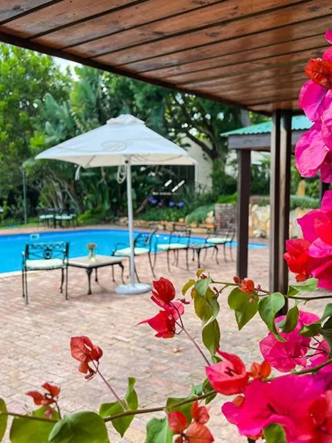 Swimming pool in Far Hills Country Hotel