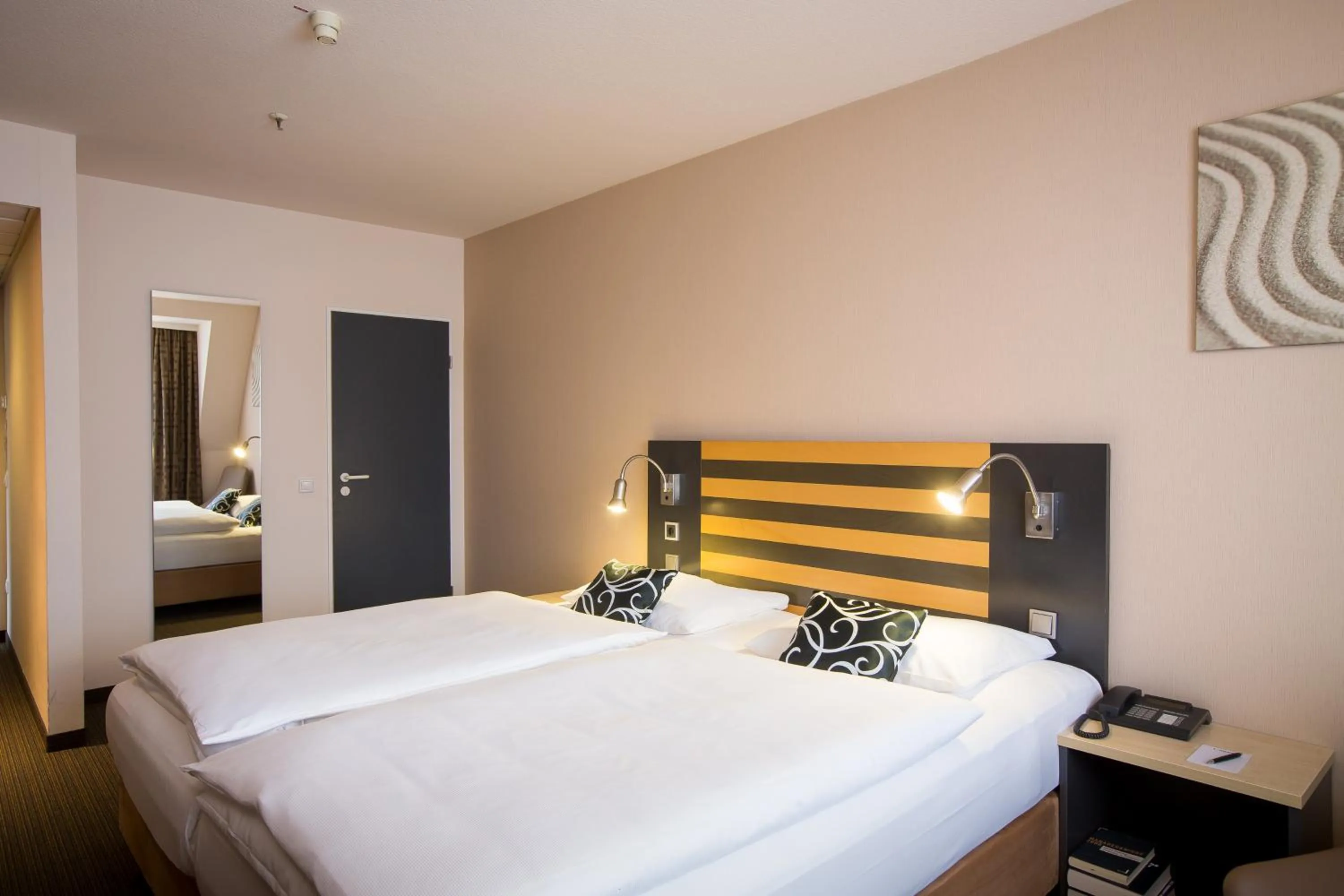 Bedroom, Bed in Lindner Hotel Frankfurt Hochst, part of JdV by Hyatt