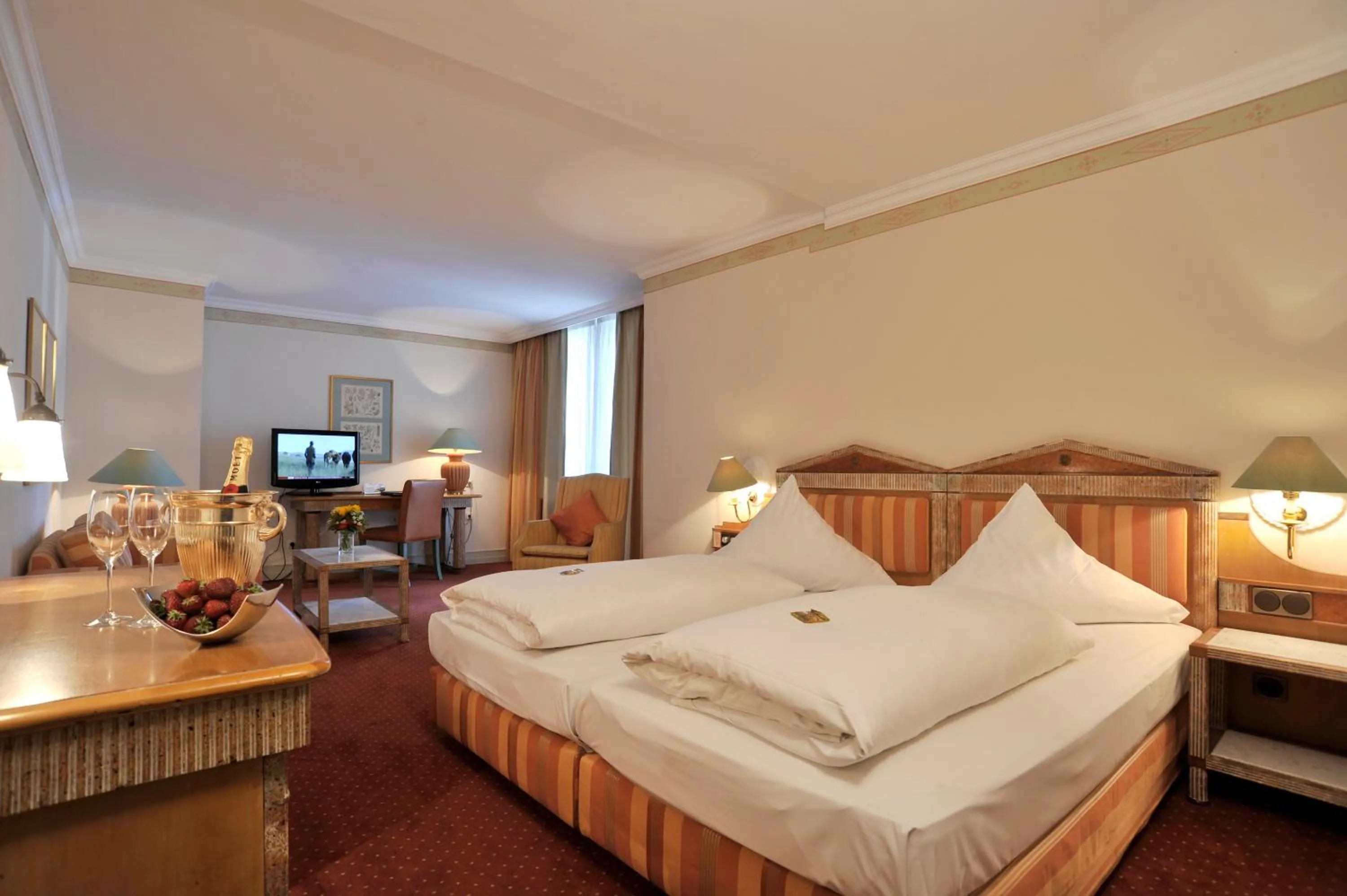 Photo of the whole room, Bed in Olymp Munich