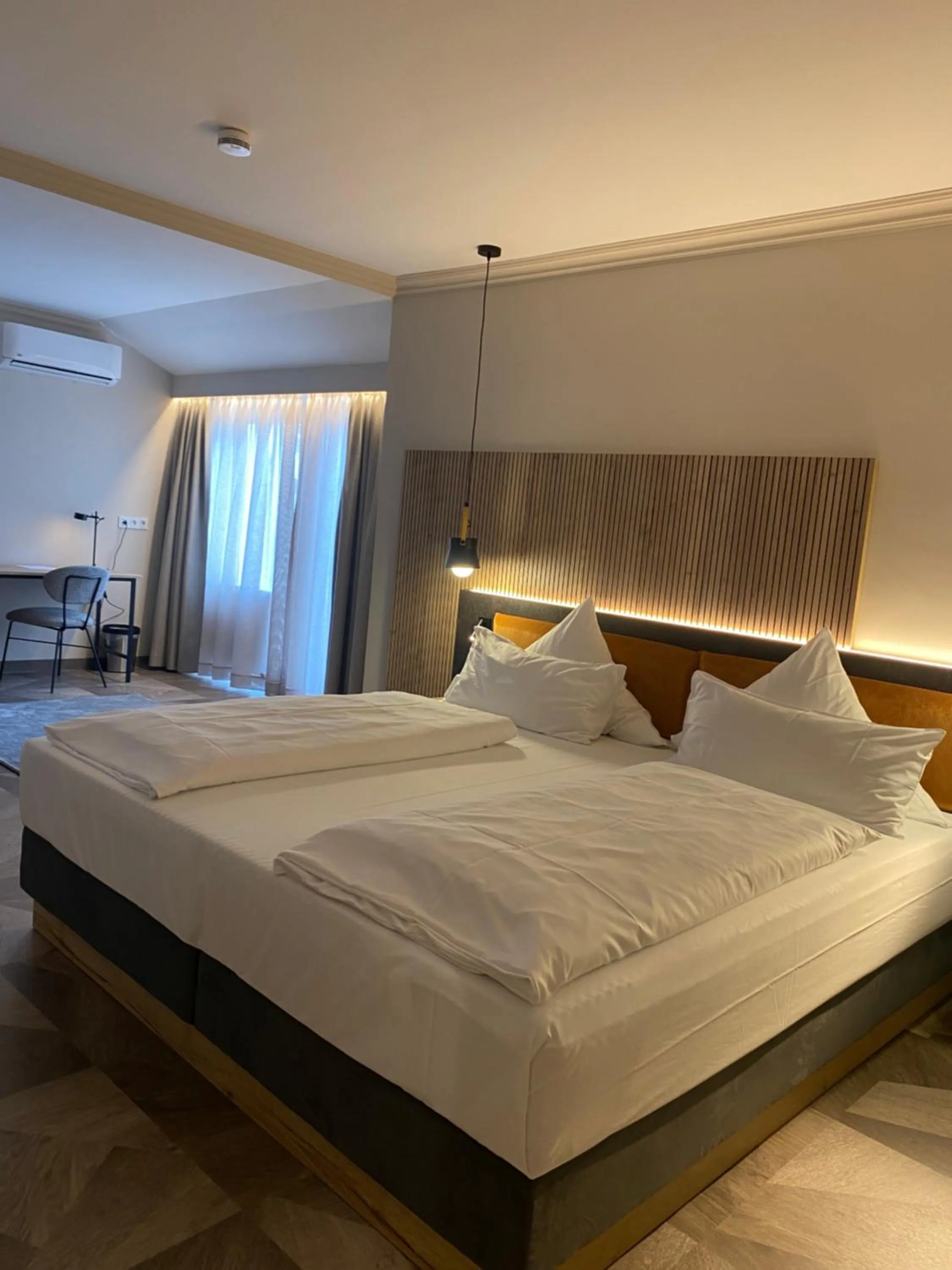 Photo of the whole room, Bed in Olymp Munich