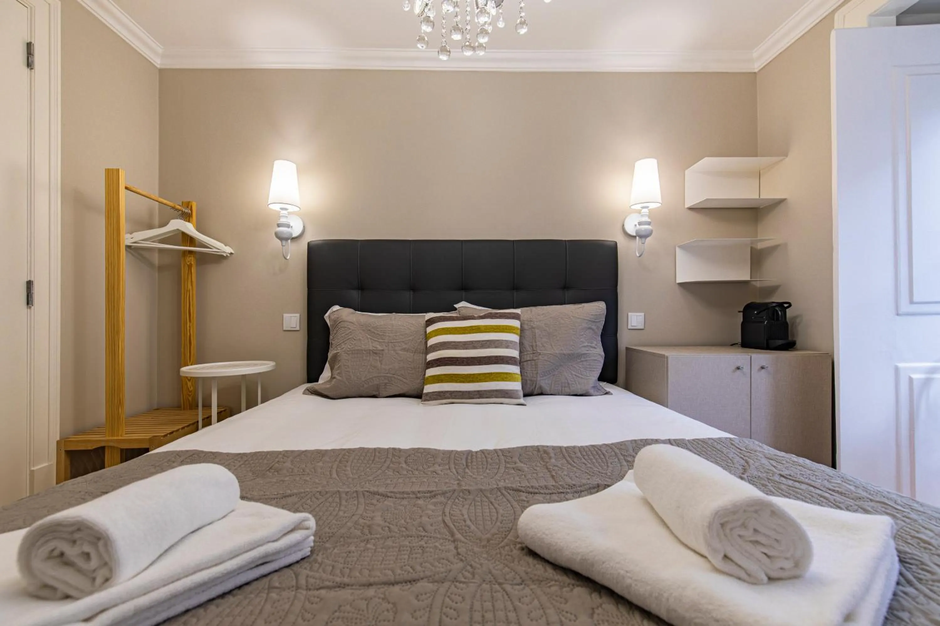 Bed in LovelyStay - Charming Douradoures I