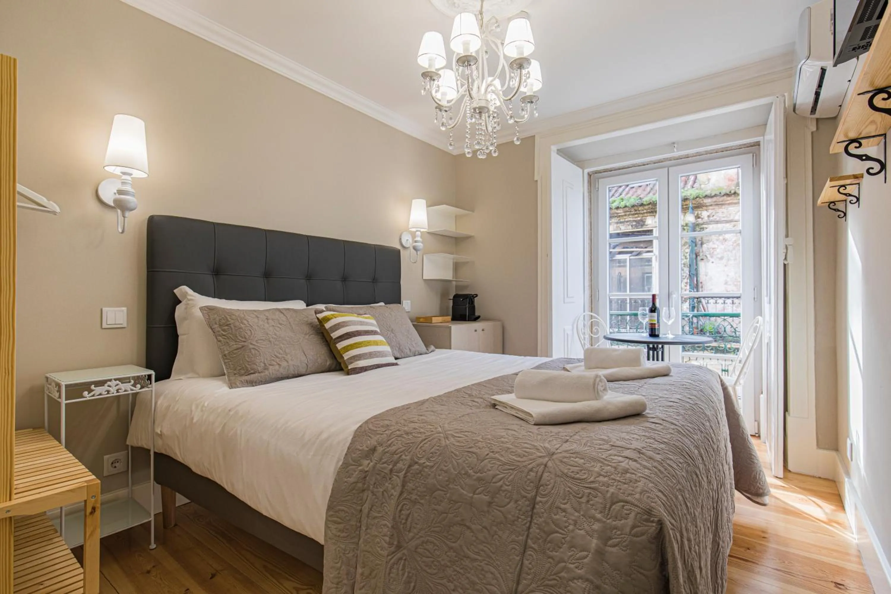 Photo of the whole room, Bed in LovelyStay - Charming Douradoures I