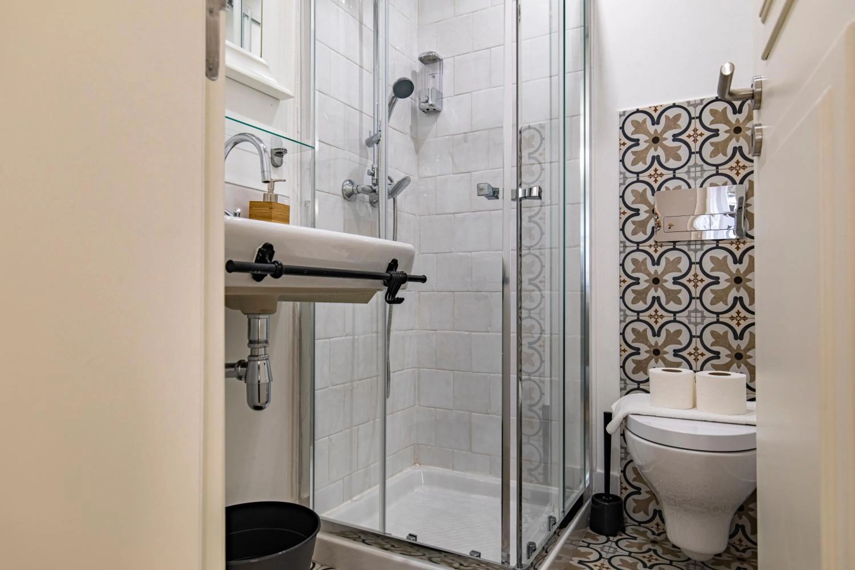 Bathroom in LovelyStay - Charming Douradoures I