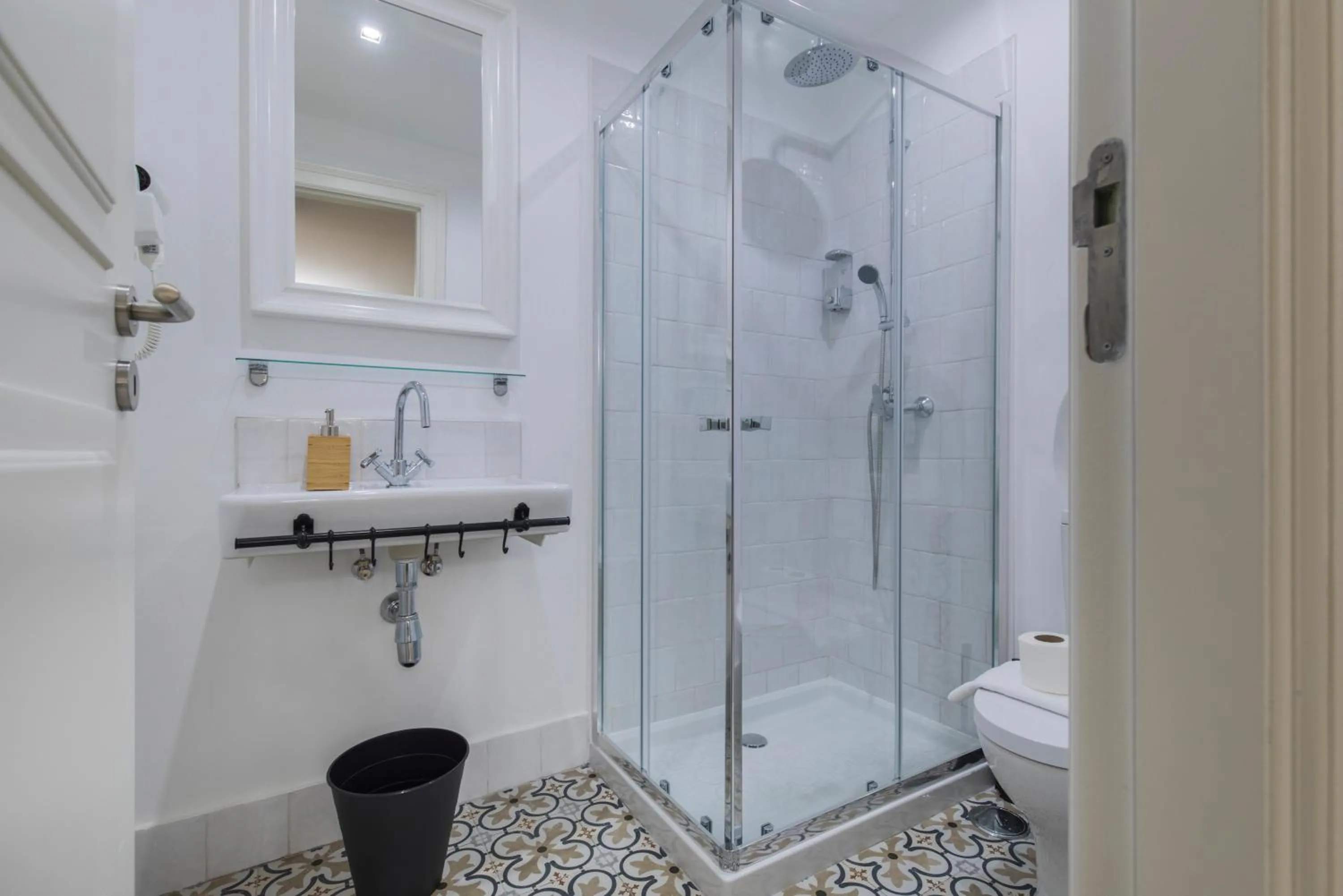 Bathroom in LovelyStay - Charming Douradoures I