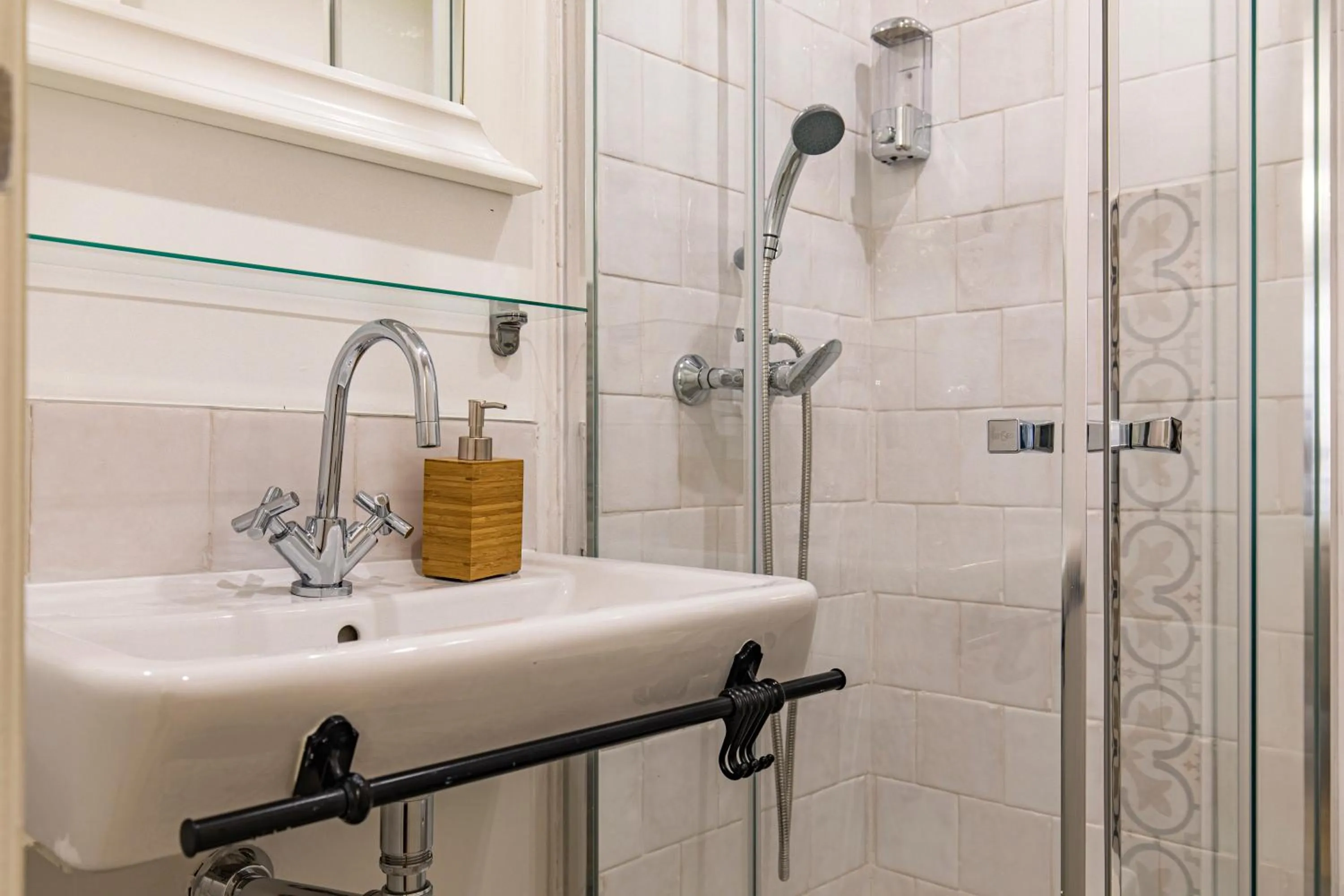 Bathroom in LovelyStay - Charming Douradoures I