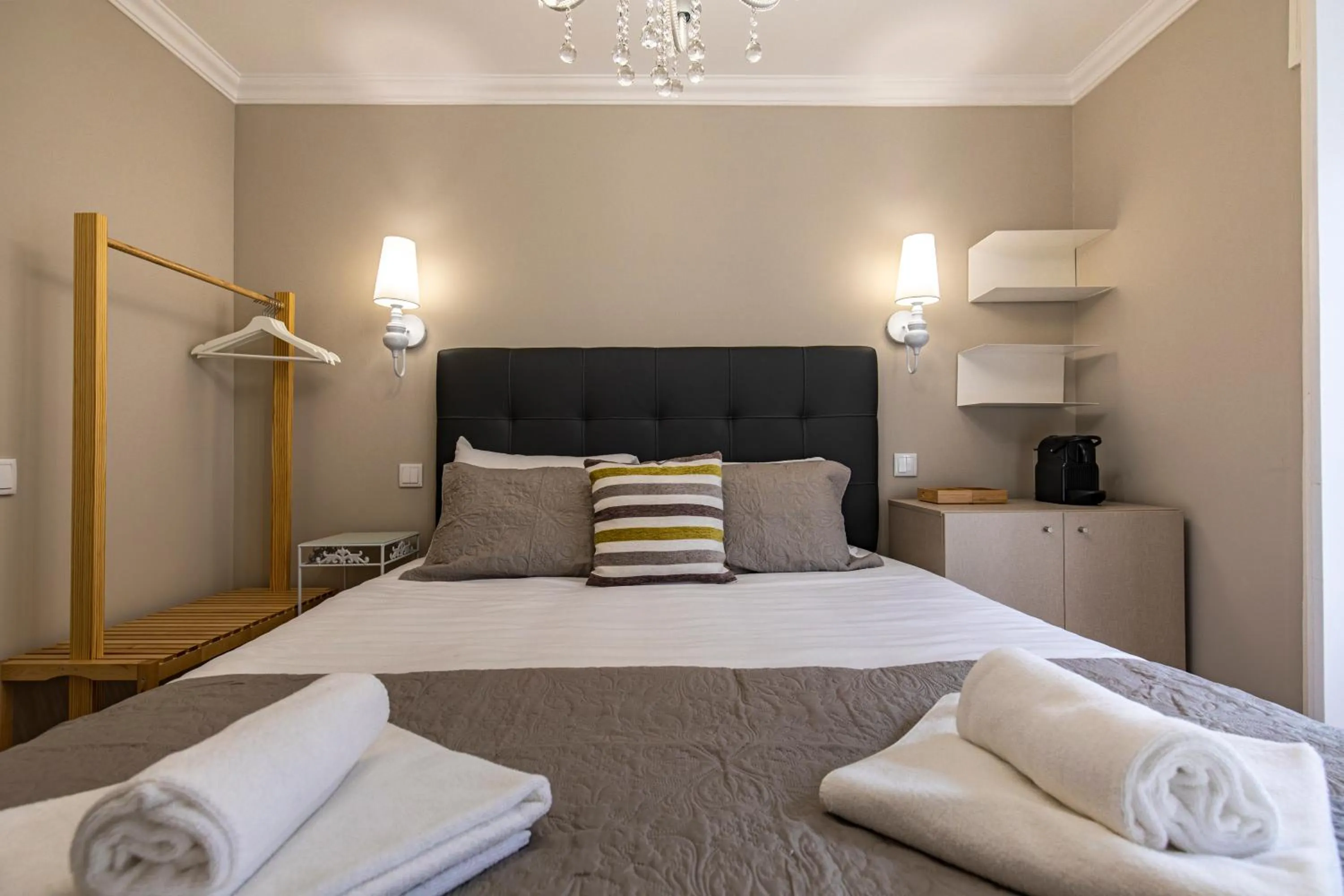 Bed in LovelyStay - Charming Douradoures I