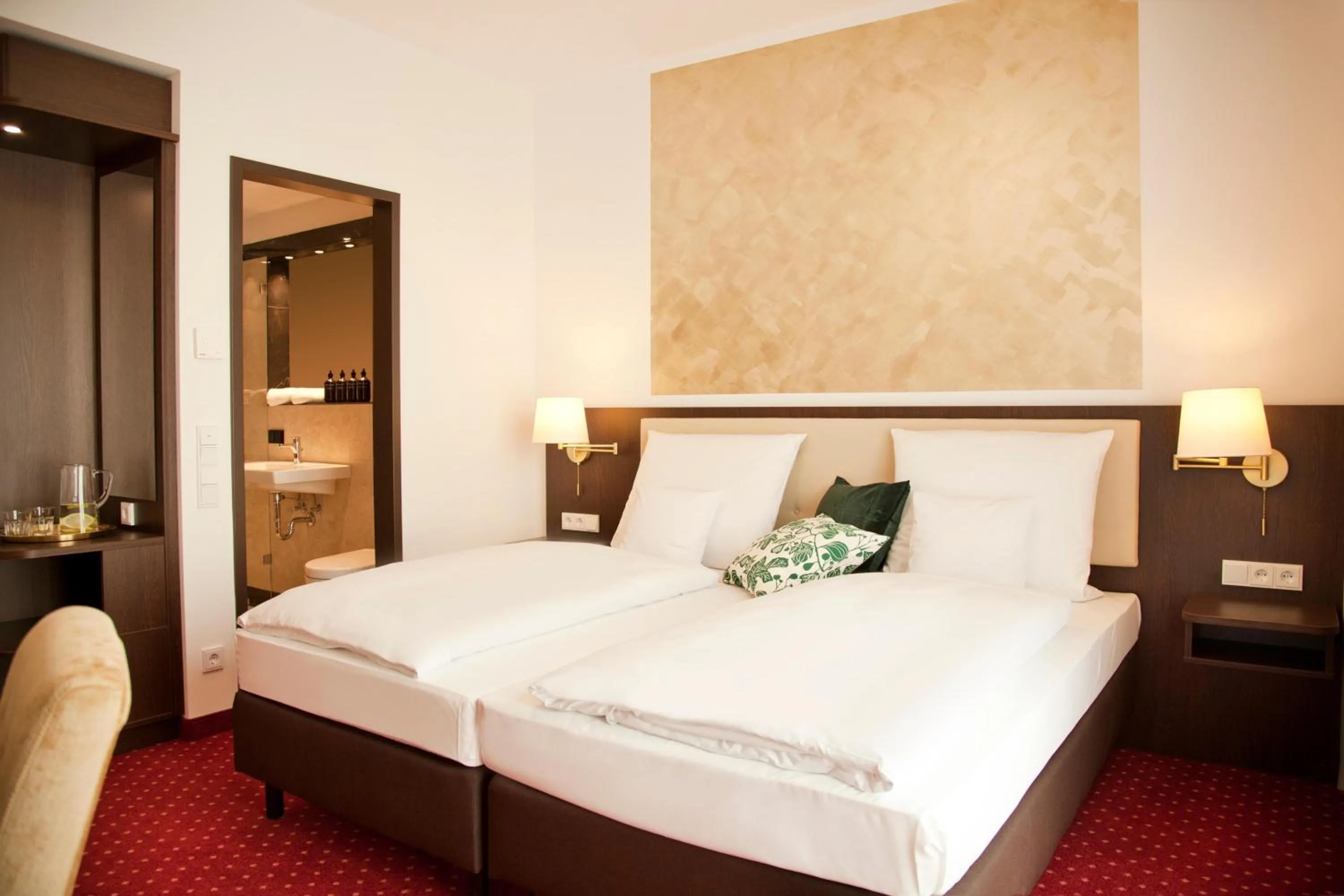 Photo of the whole room, Bed in Gold Palais Hotel