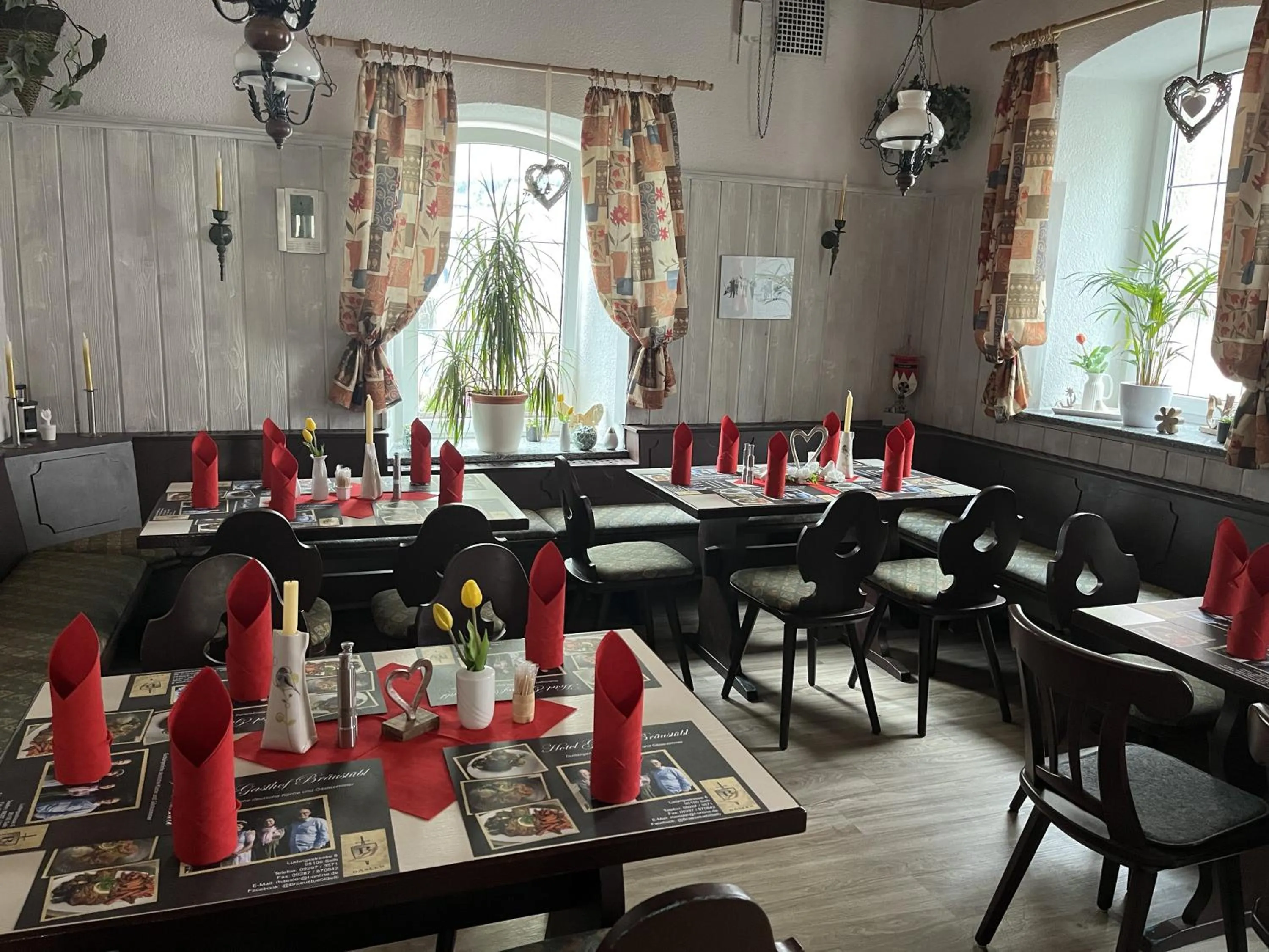 Restaurant/places to eat in Gasthof Hotel Bräustübl und Haus Boutique