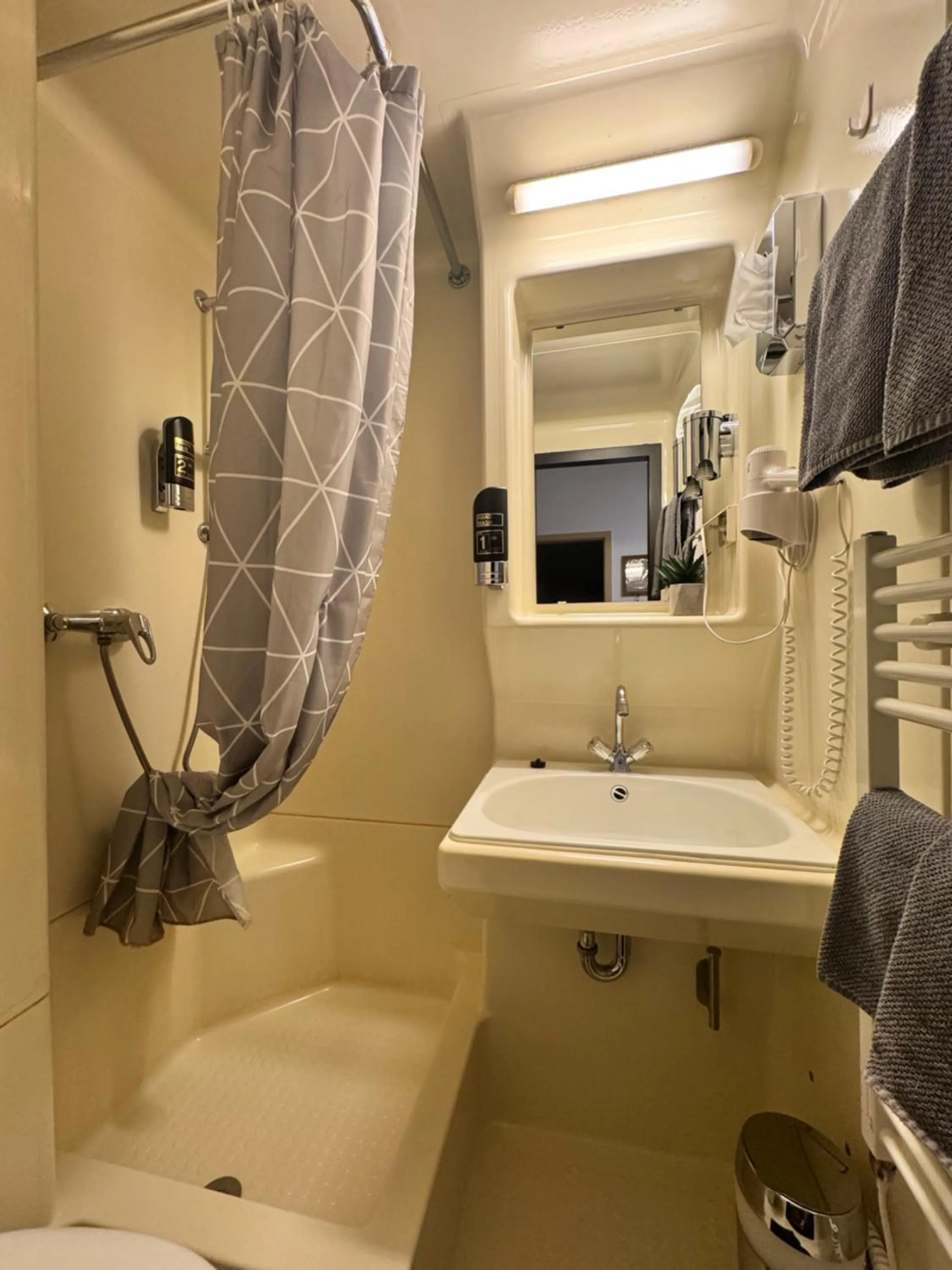 Bathroom in Gasthof Hotel Bräustübl und Haus Boutique