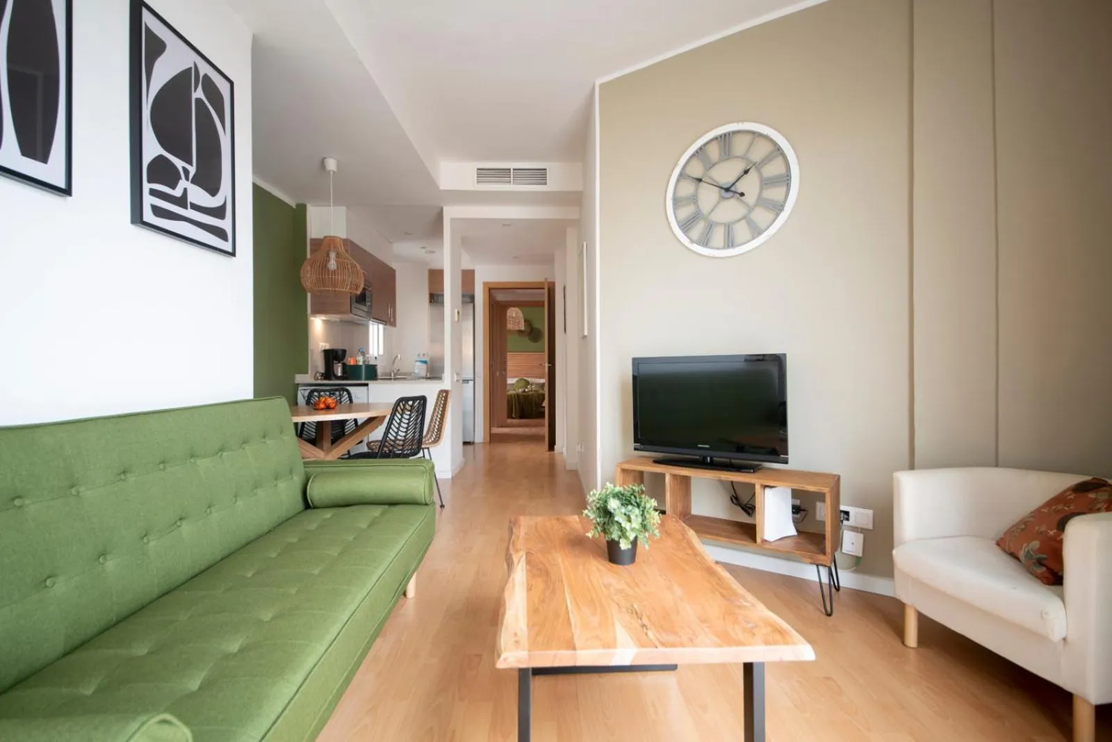 TV and multimedia in You Stylish Sagrada Familia Apartments
