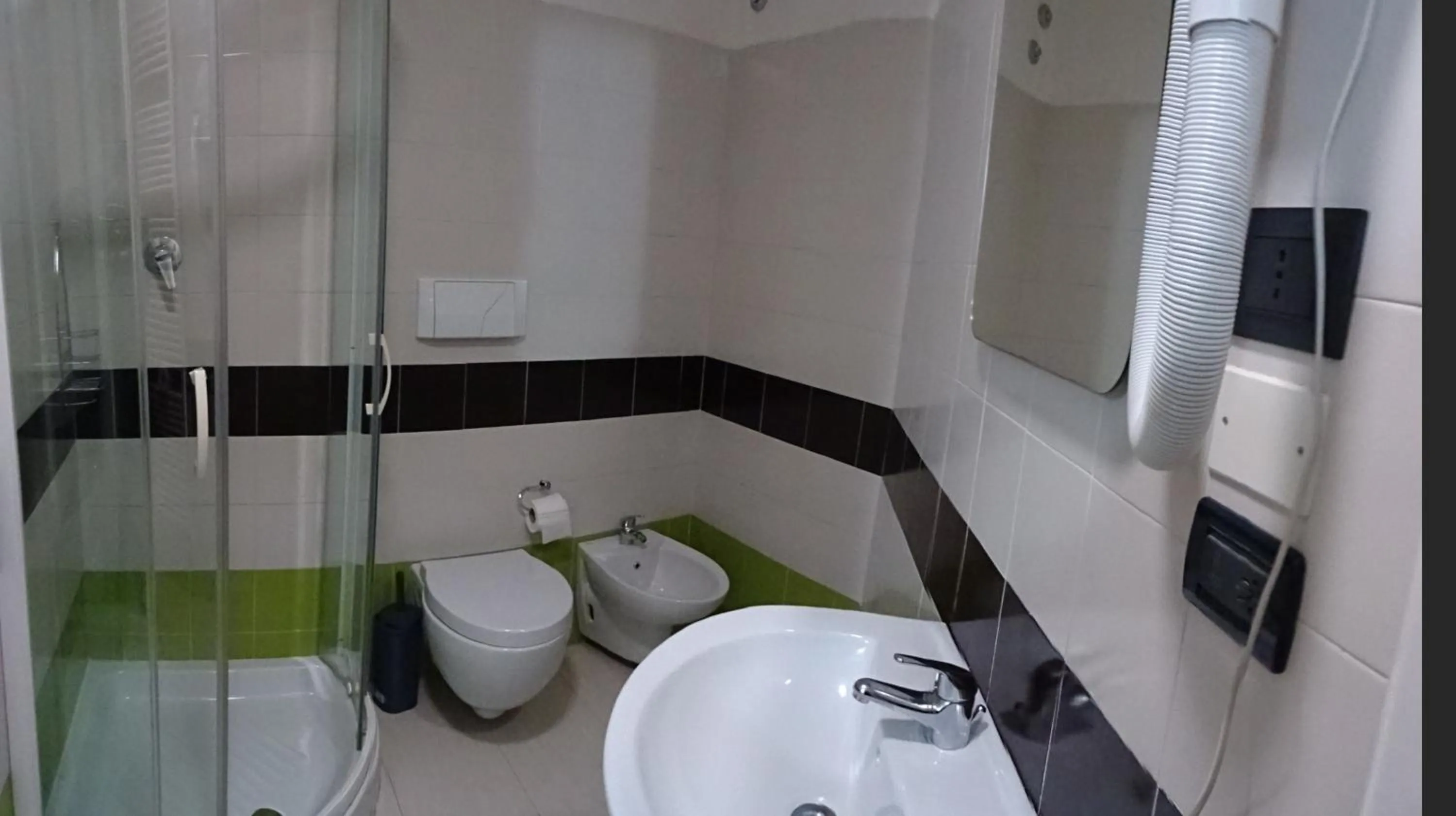 Shower in Hotel Paradiso