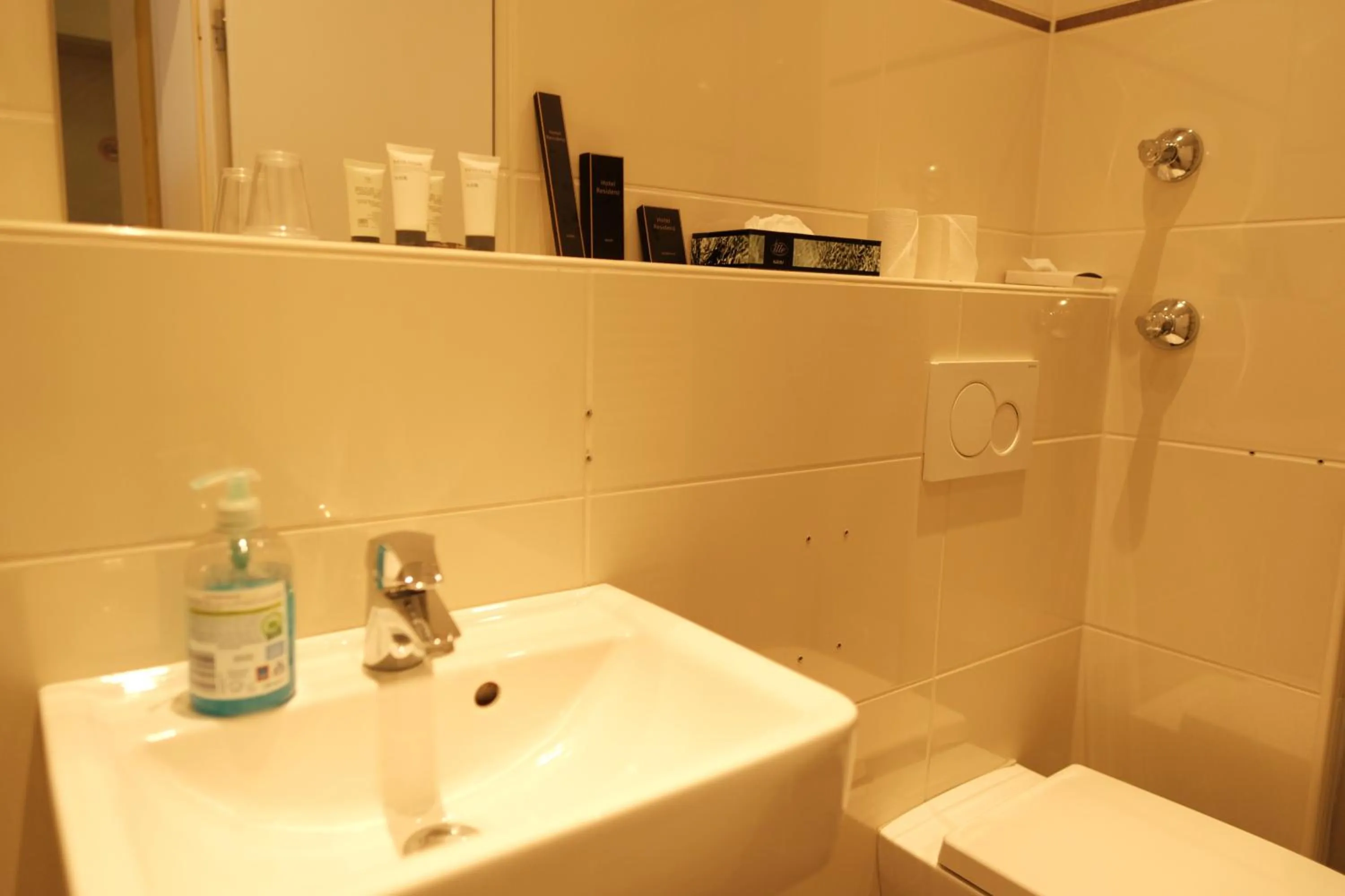 Toilet in Hotel Residenz Duesseldorf