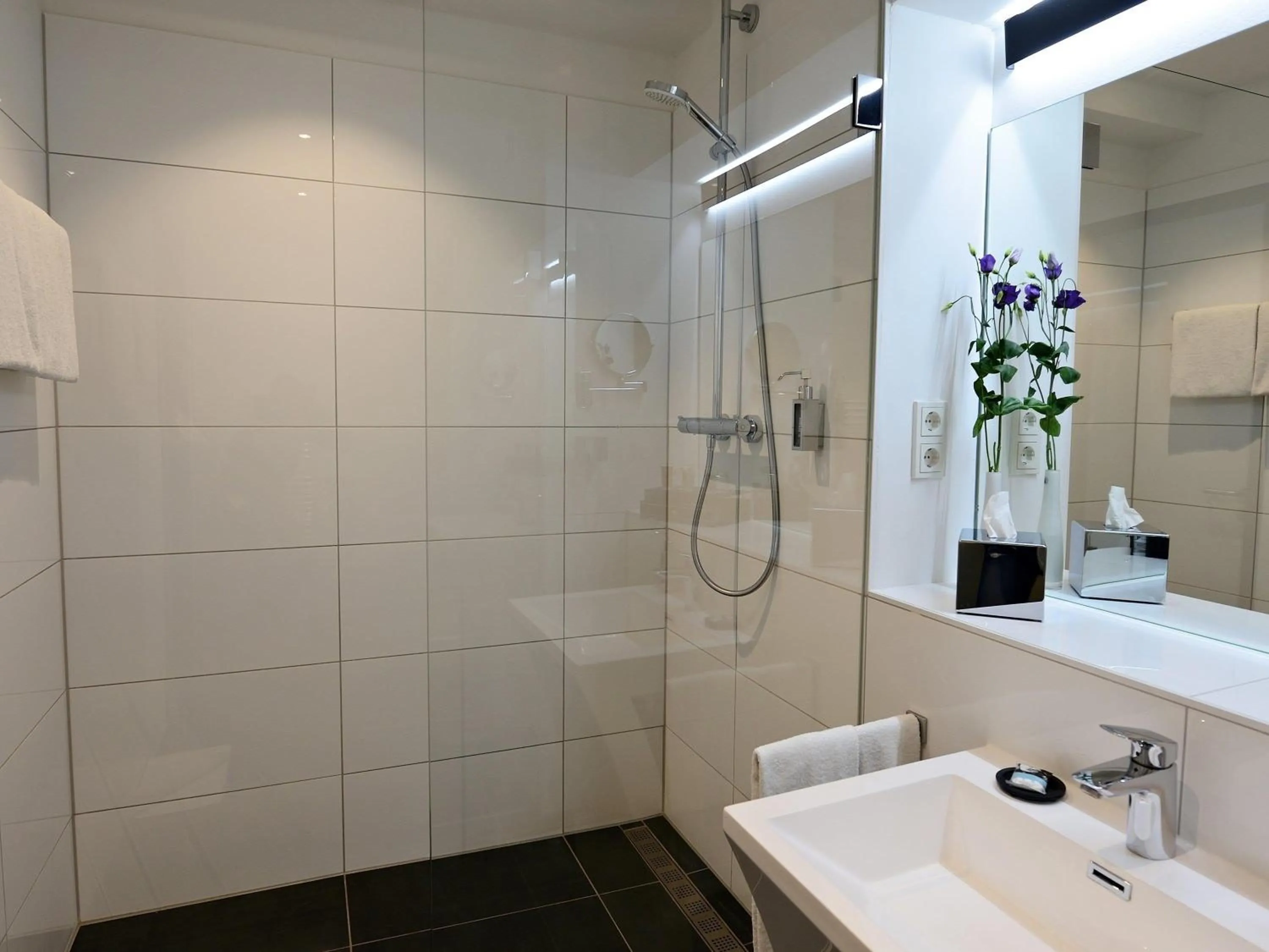 Bedroom in Mercure Hotel Kaiserhof City Center