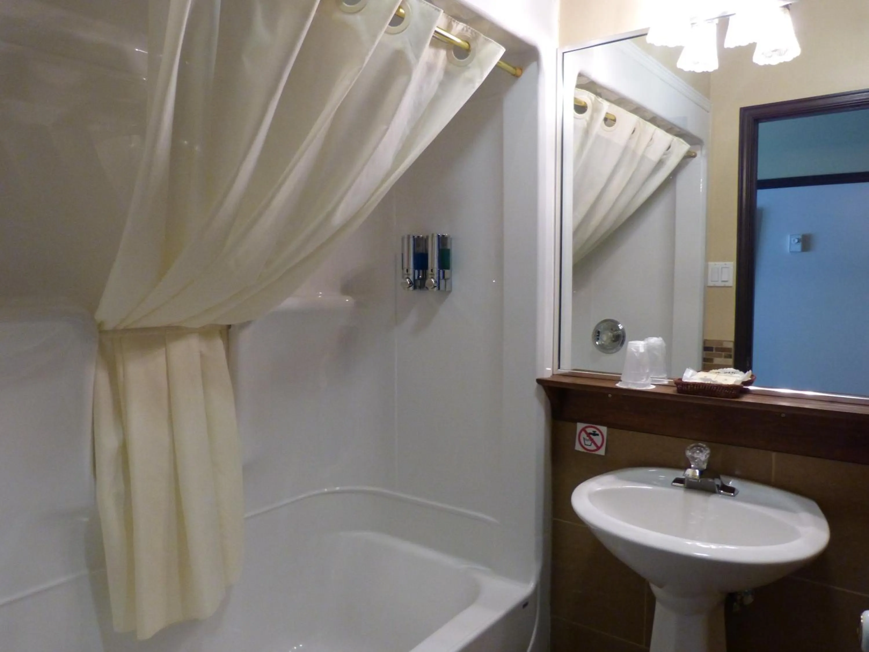 Bathroom in Auberge Du Lac Malcom