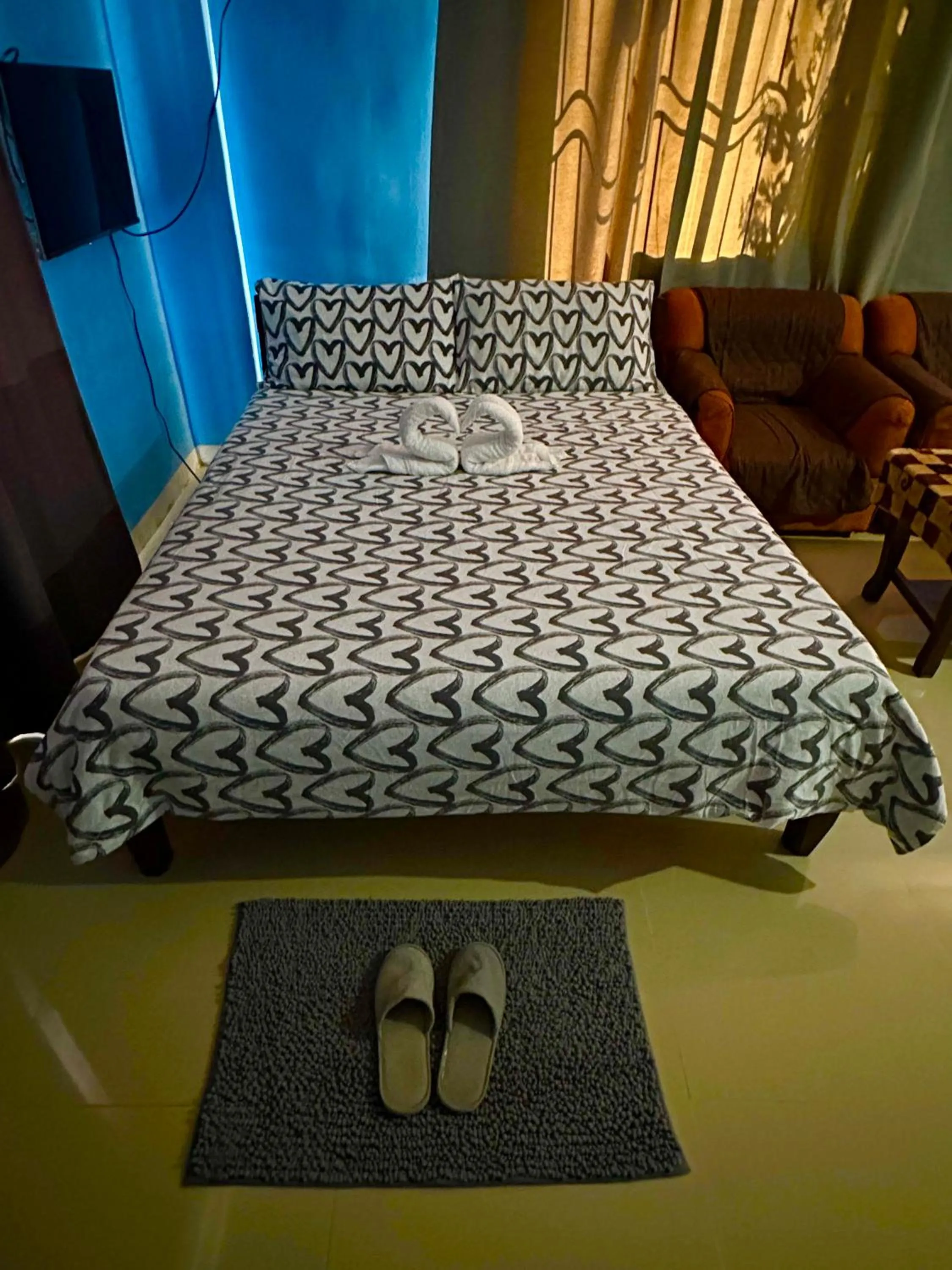 Bed in Rozay Travellers Inn