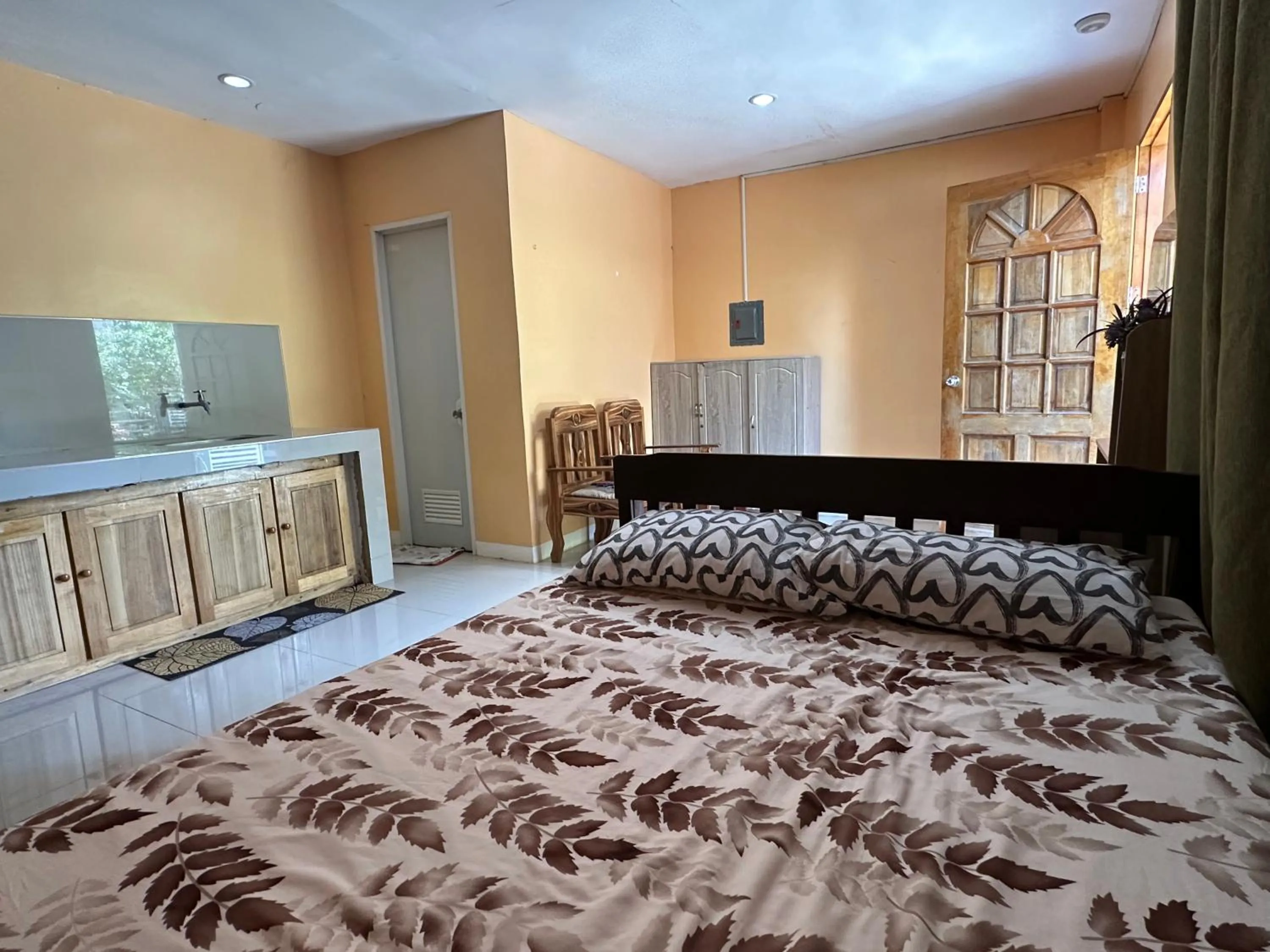 Bedroom, Bed in Rozay Travellers Inn