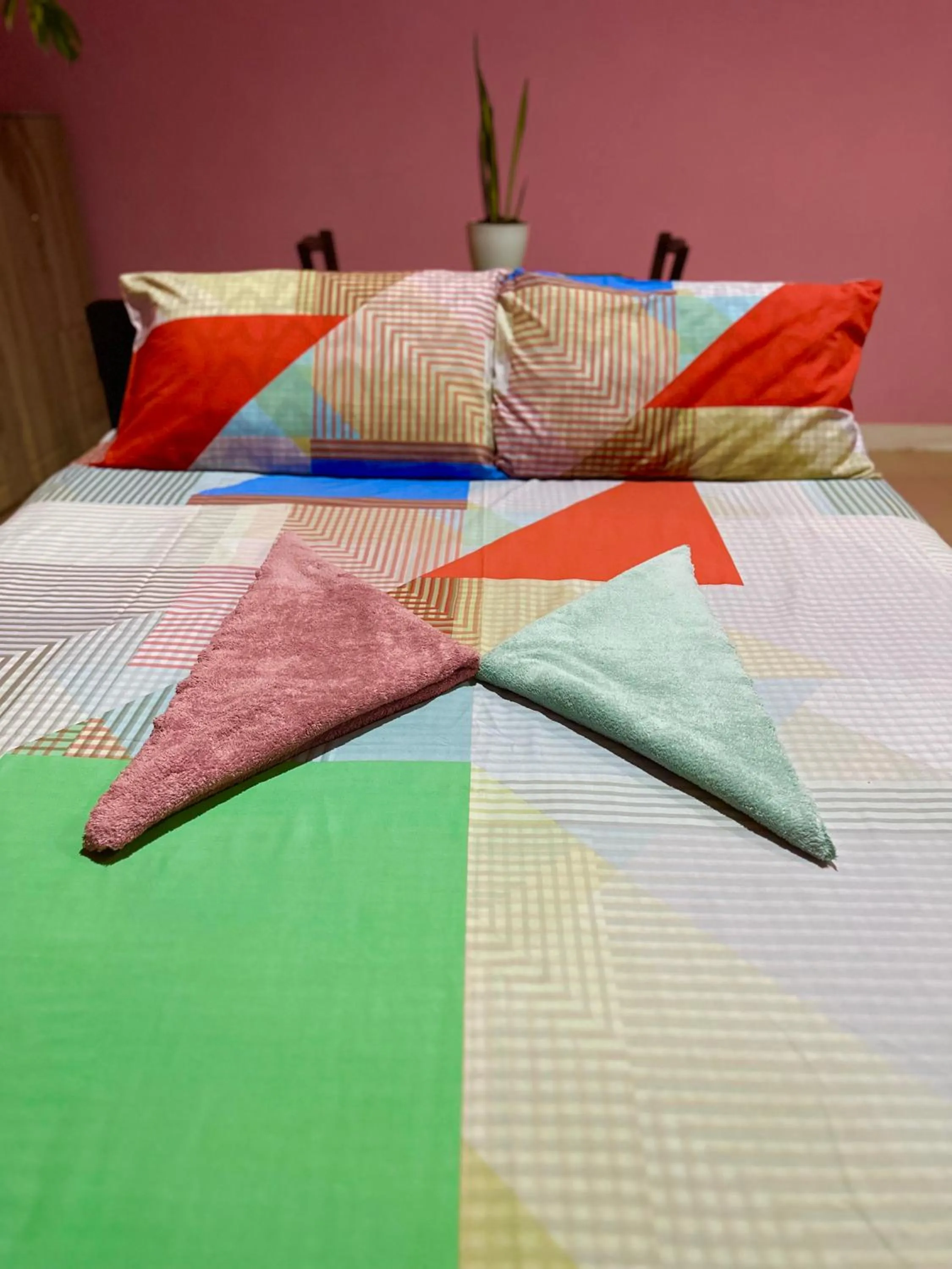 Bed in Rozay Travellers Inn