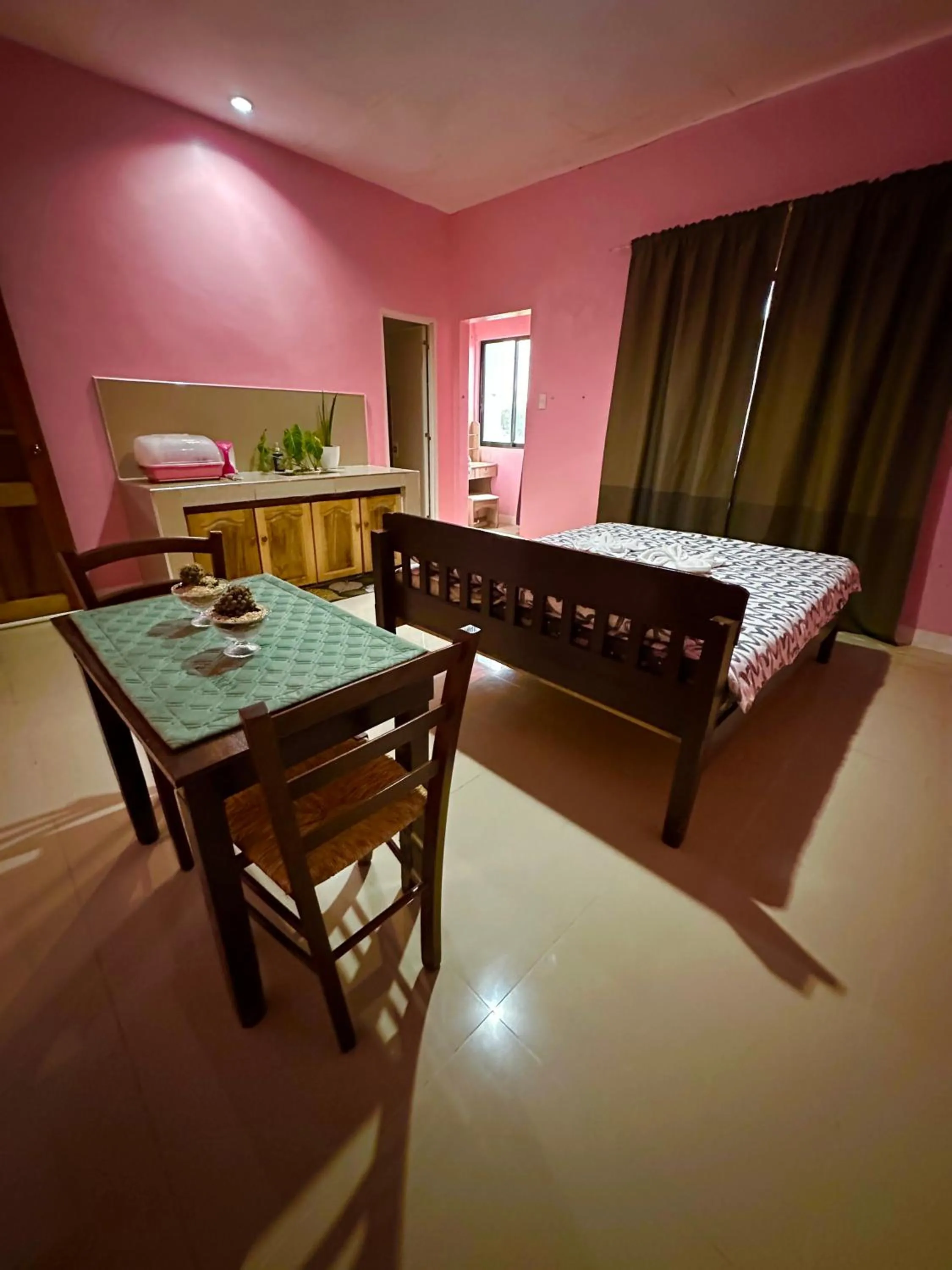 Bed in Rozay Travellers Inn